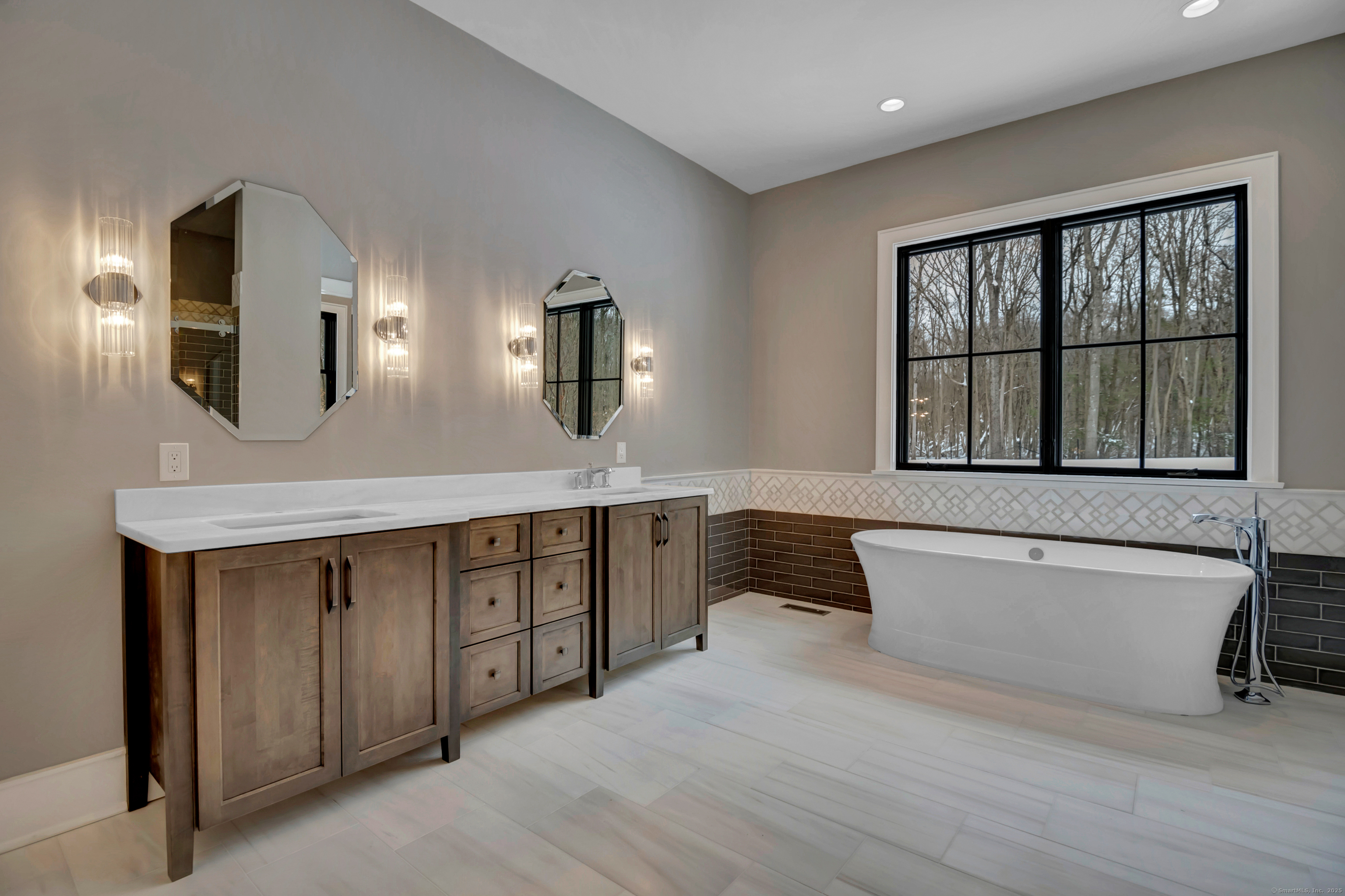 Orange, Connecticut, 06477, United States, 4 Bedrooms Bedrooms, ,5 BathroomsBathrooms,Residential,For Sale,1902233