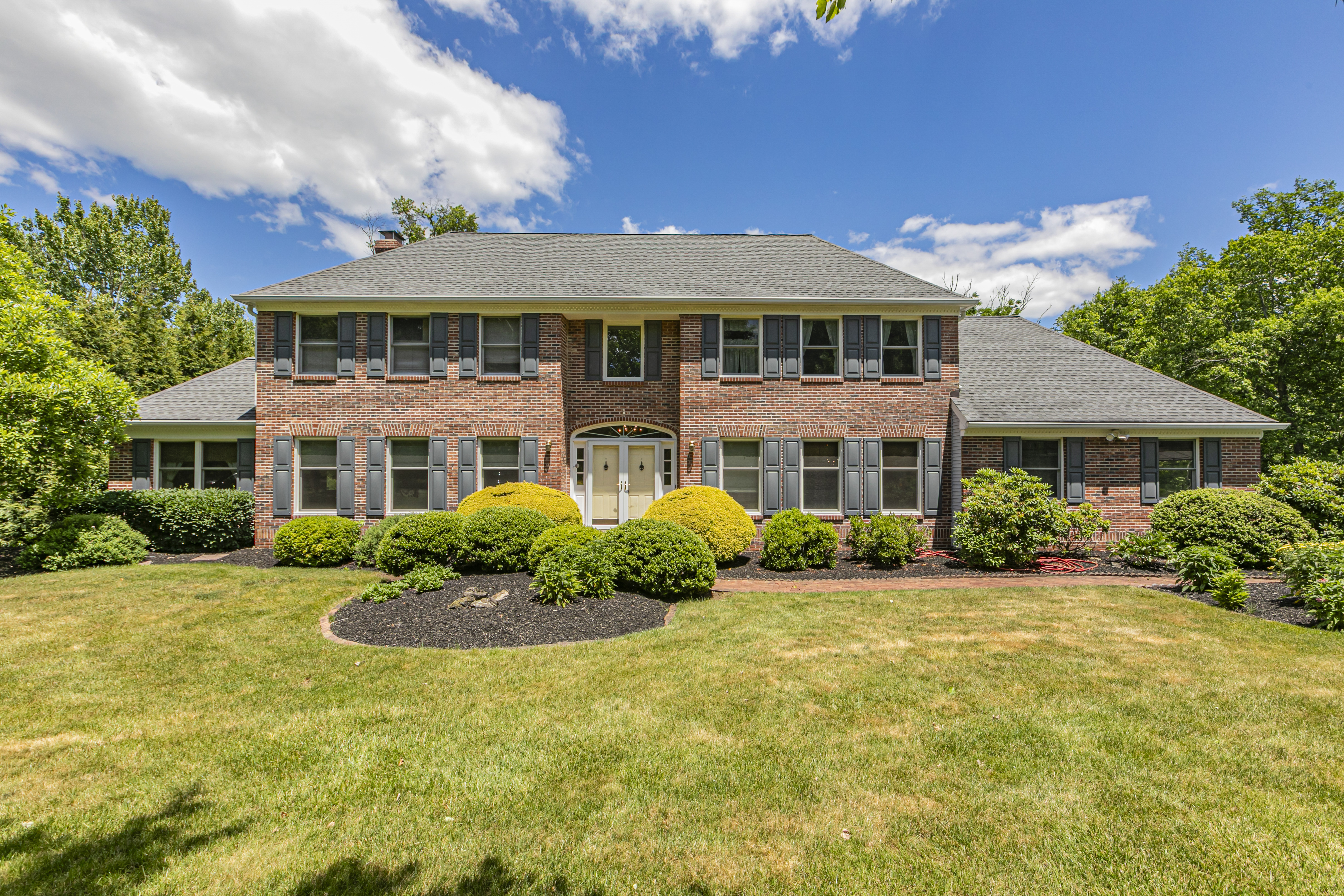  Elegant Brick Home on a Manicured Cut-de-sac Lot - 物件實景