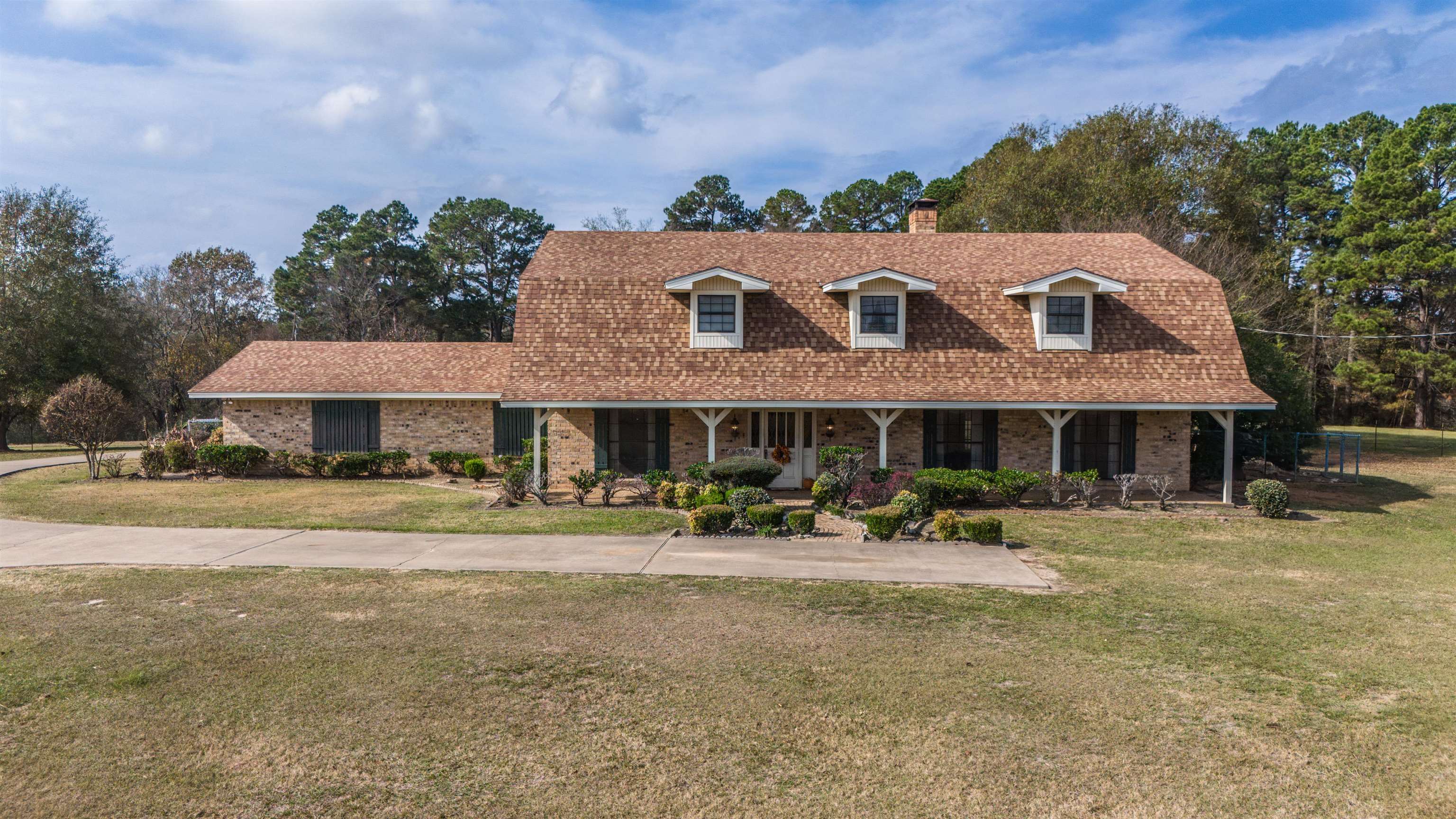 Marshall, Texas, 75670, United States, 5 Bedrooms Bedrooms, ,4 BathroomsBathrooms,Residential,For Sale,1996423