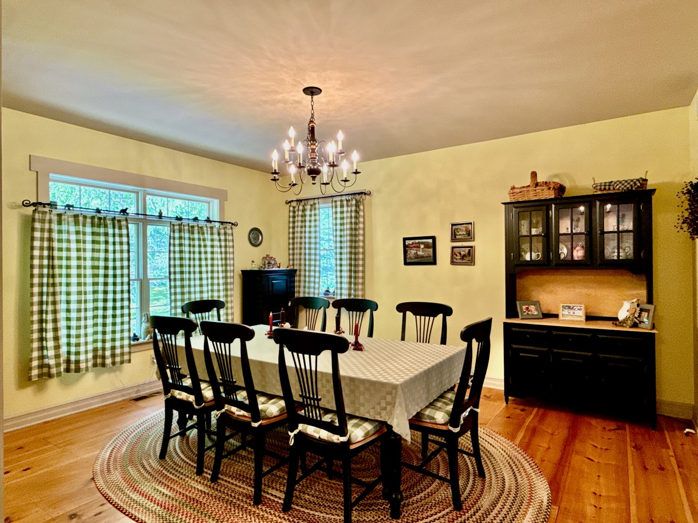 Hawley, Pennsylvania, 18428, United States, 3 Bedrooms Bedrooms, ,4 BathroomsBathrooms,Residential,For Sale,1846687