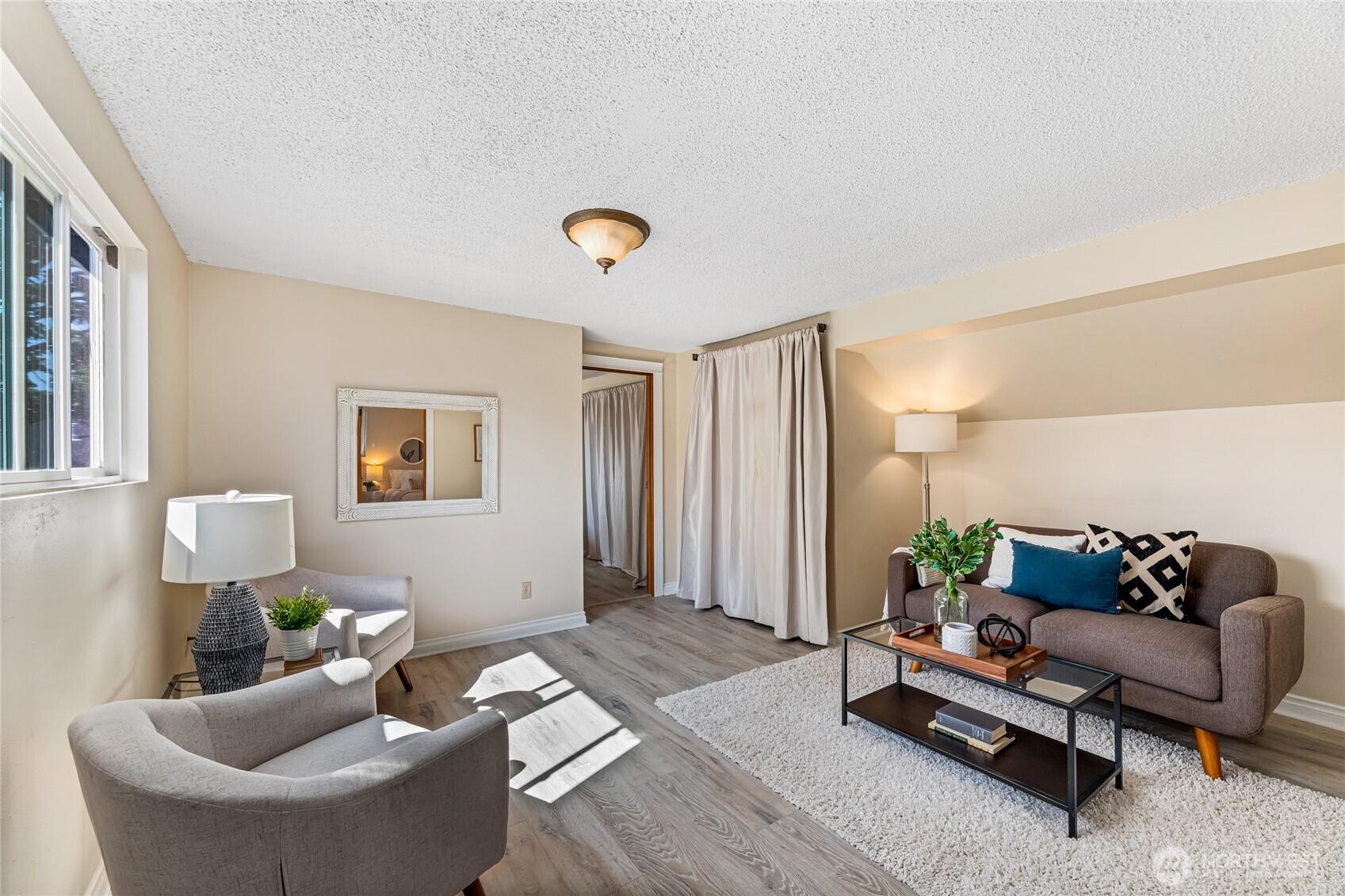 SEATTLE, Washington, 98103, United States, 4 Bedrooms Bedrooms, ,2 BathroomsBathrooms,Residential,For Sale,1874461