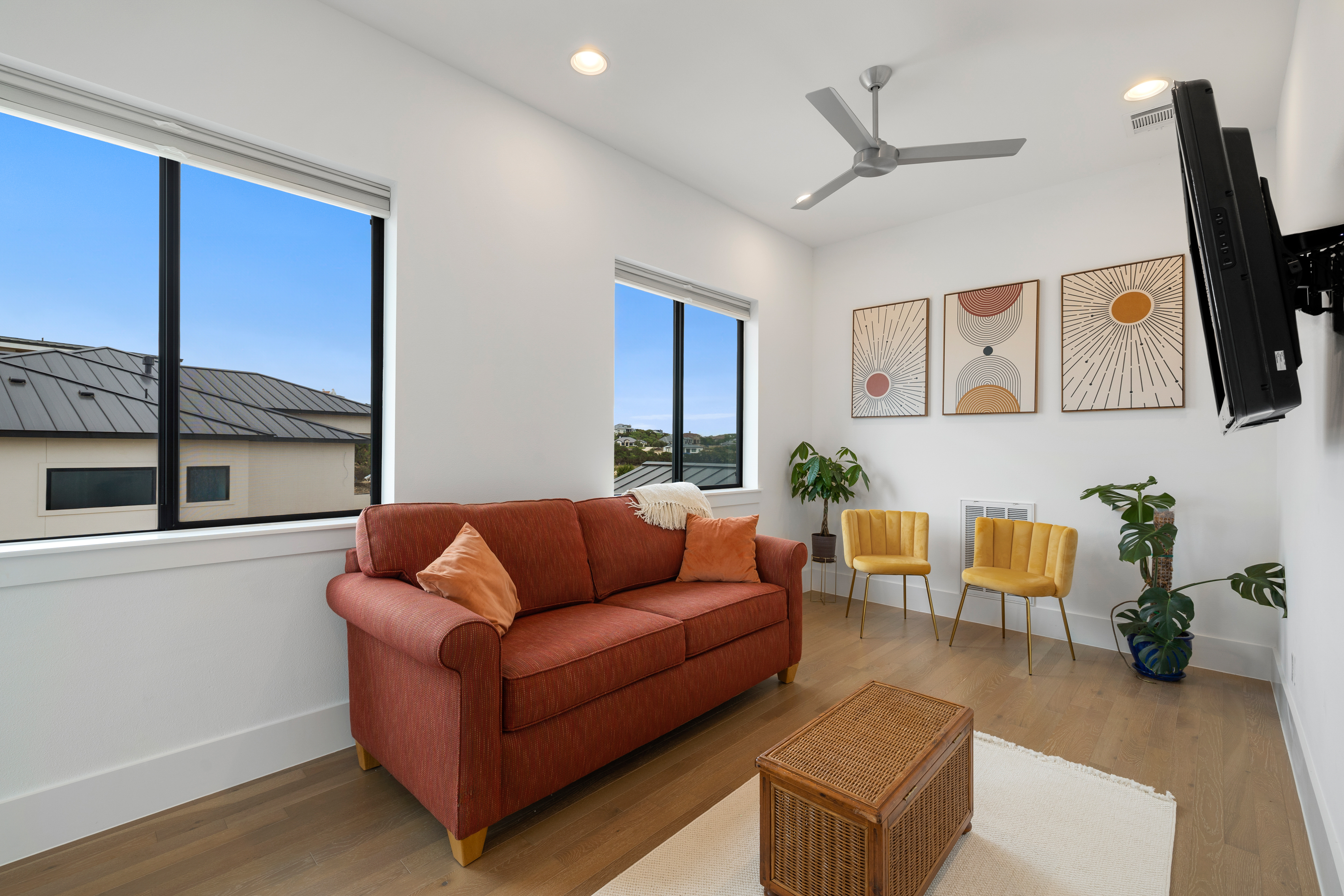  Custom Contemporary with Designer Finishes - 物件實景