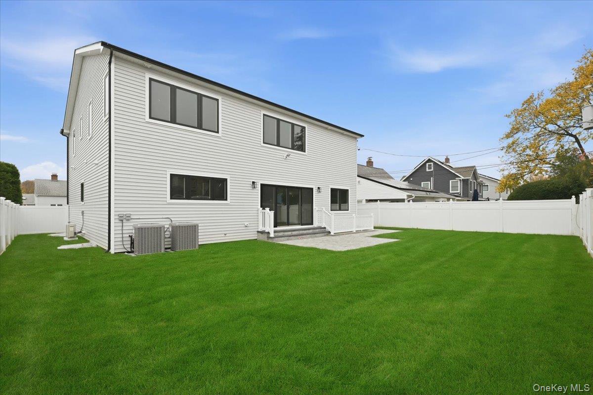 Westbury, New York, 11590, United States, 5 Bedrooms Bedrooms, ,5 BathroomsBathrooms,Residential,For Sale,1991038