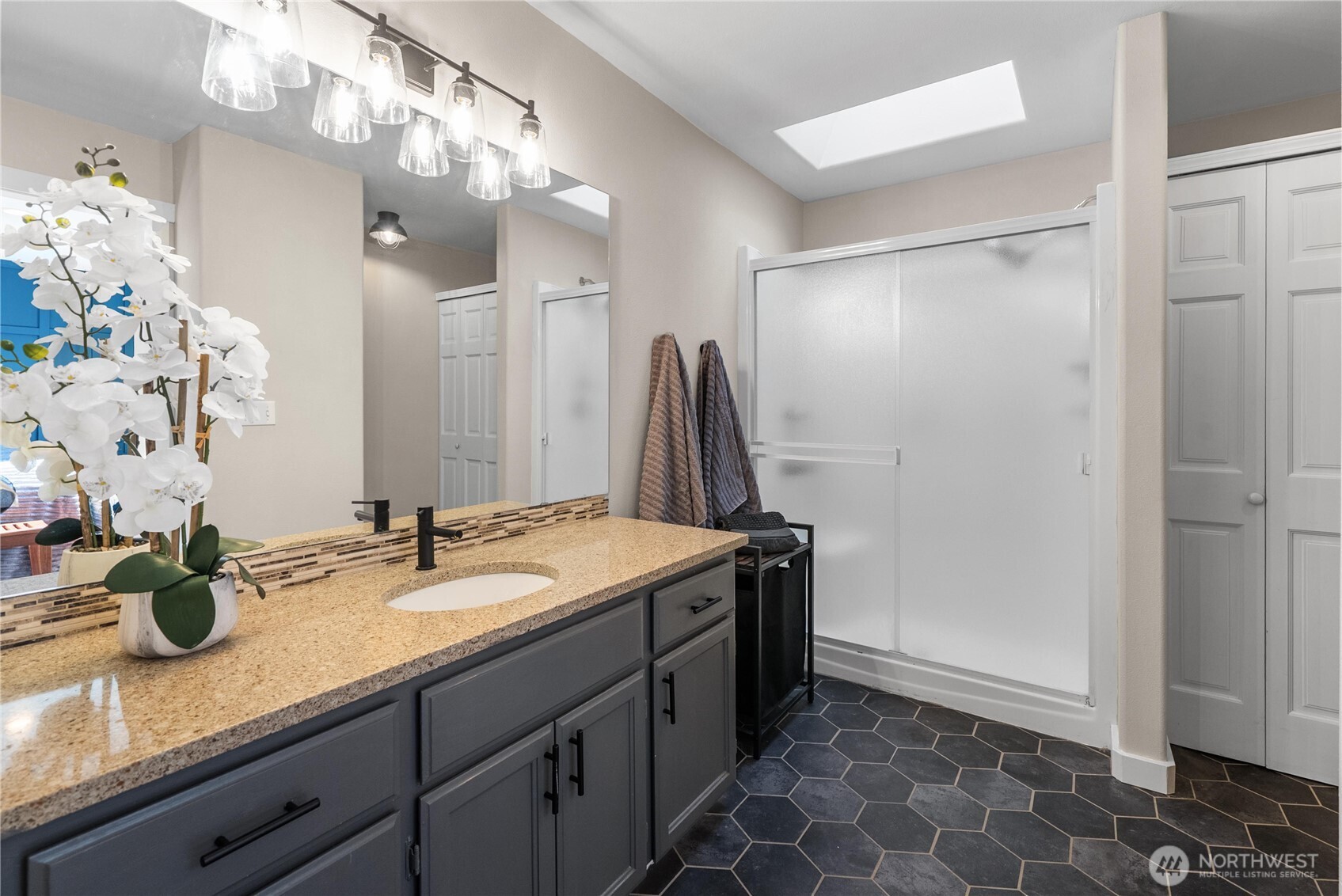 Orting, Washington, 98360, United States, 3 Bedrooms Bedrooms, ,2 BathroomsBathrooms,Residential,For Sale,1902843