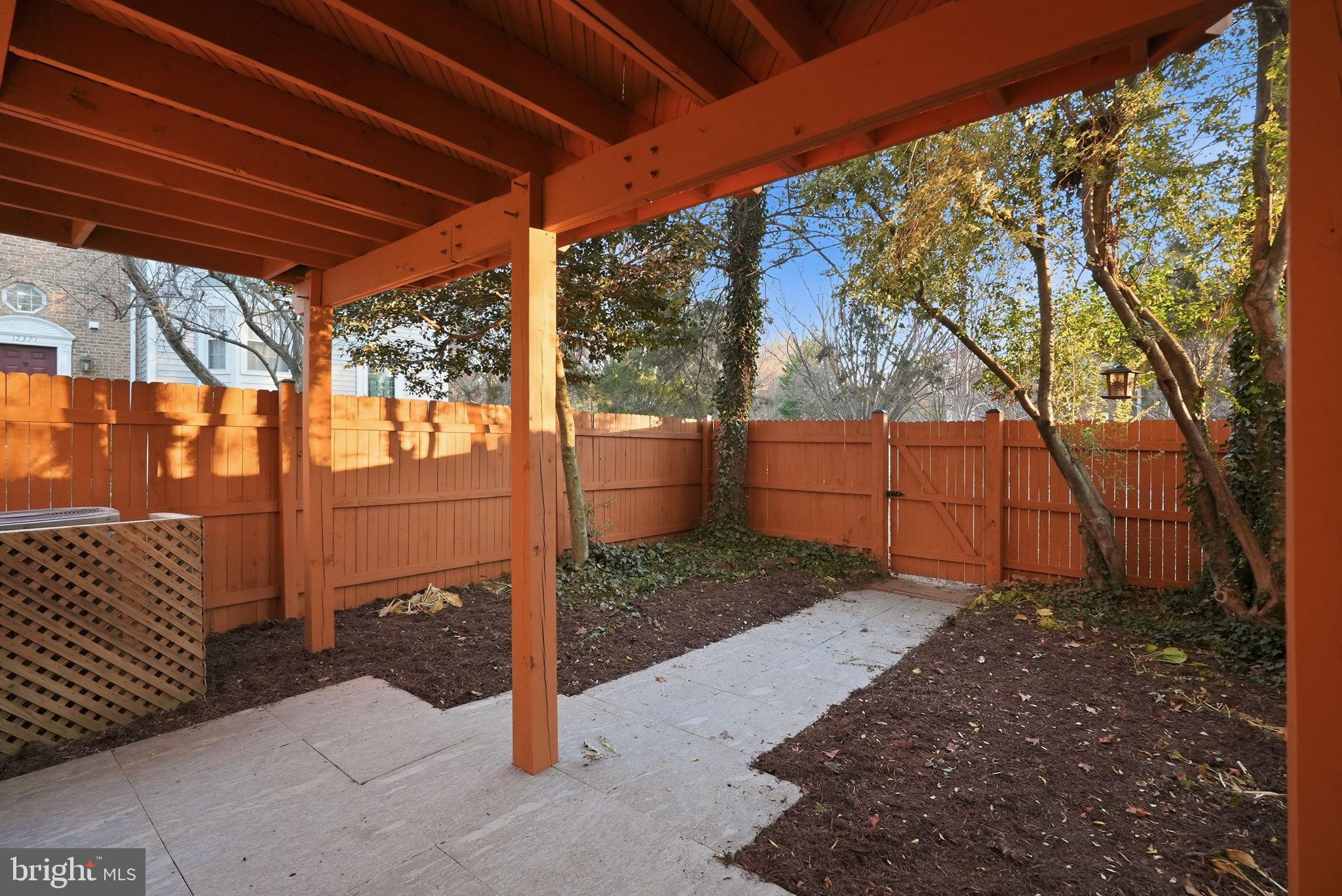 Fairfax, Virginia, 22033, United States, 2 Bedrooms Bedrooms, ,4 BathroomsBathrooms,Residential,For Sale,2001476