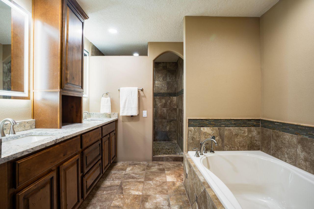 Albuquerque, New Mexico, 87114, United States, 5 Bedrooms Bedrooms, ,4 BathroomsBathrooms,Residential,For Sale,1890374