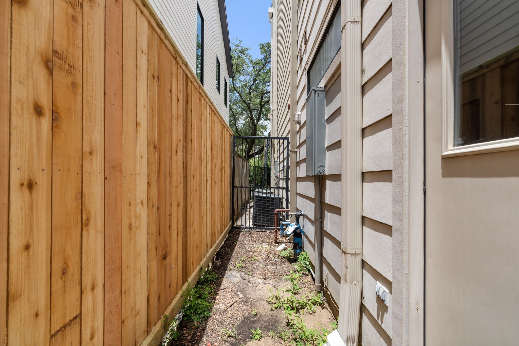  2105 Woodhead Street - 物件實景