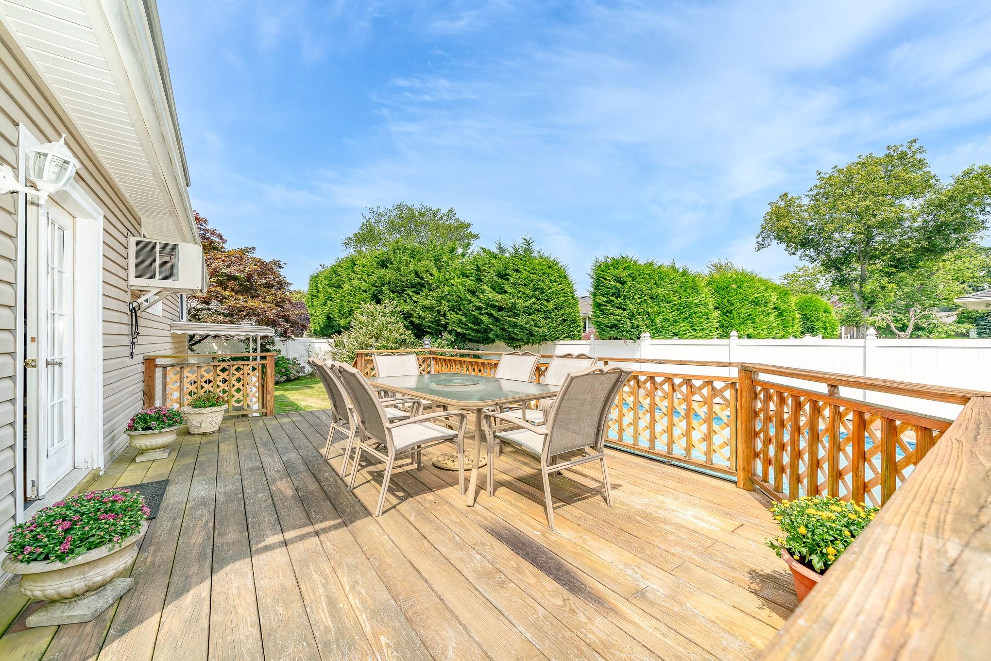 Massapequa, New York, 11758, United States, 4 Bedrooms Bedrooms, ,2 BathroomsBathrooms,Residential,For Sale,1904411