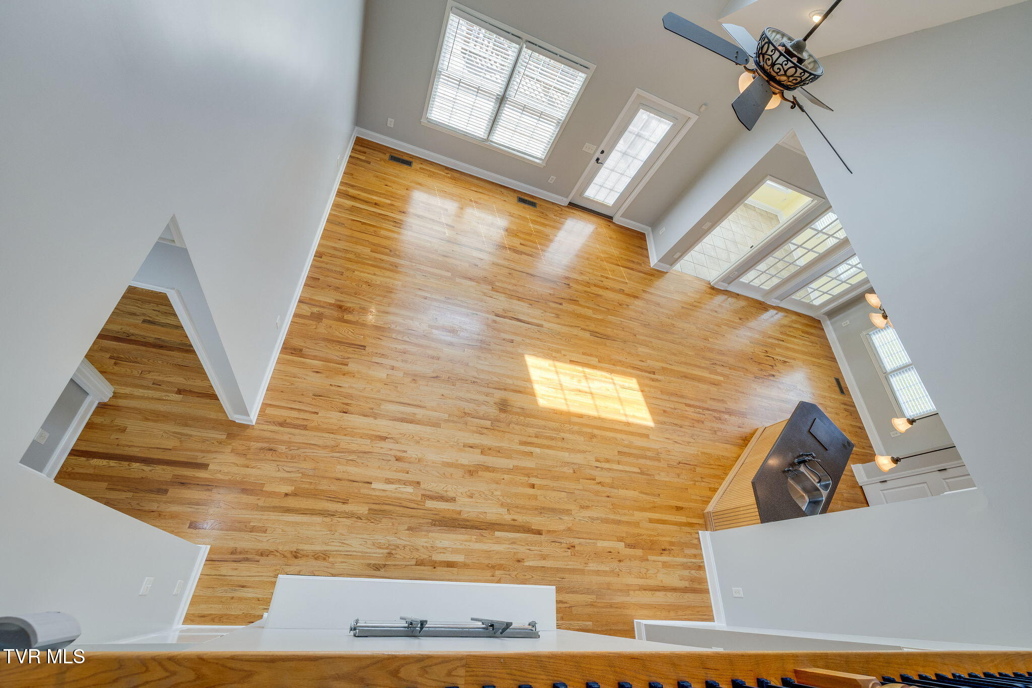 Kingsport, Tennessee, 37660, United States, 3 Bedrooms Bedrooms, ,4 BathroomsBathrooms,Residential,For Sale,1984458