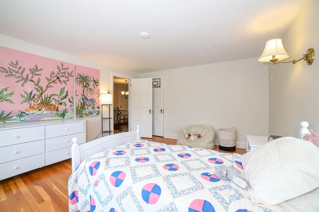 Worcester, Massachusetts, 01609, United States, 5 Bedrooms Bedrooms, ,4 BathroomsBathrooms,Residential,For Sale,1907639