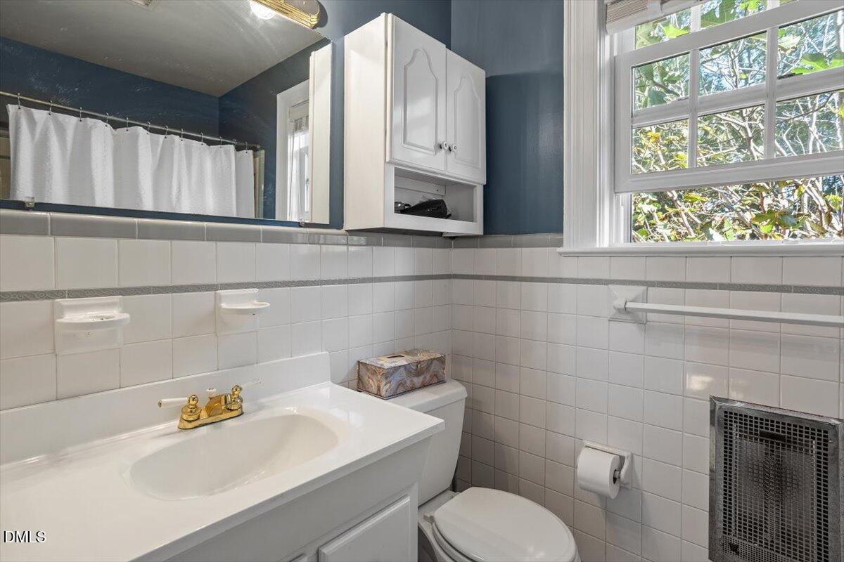 Farmville, North Carolina, 27828, United States, 4 Bedrooms Bedrooms, ,4 BathroomsBathrooms,Residential,For Sale,1988570