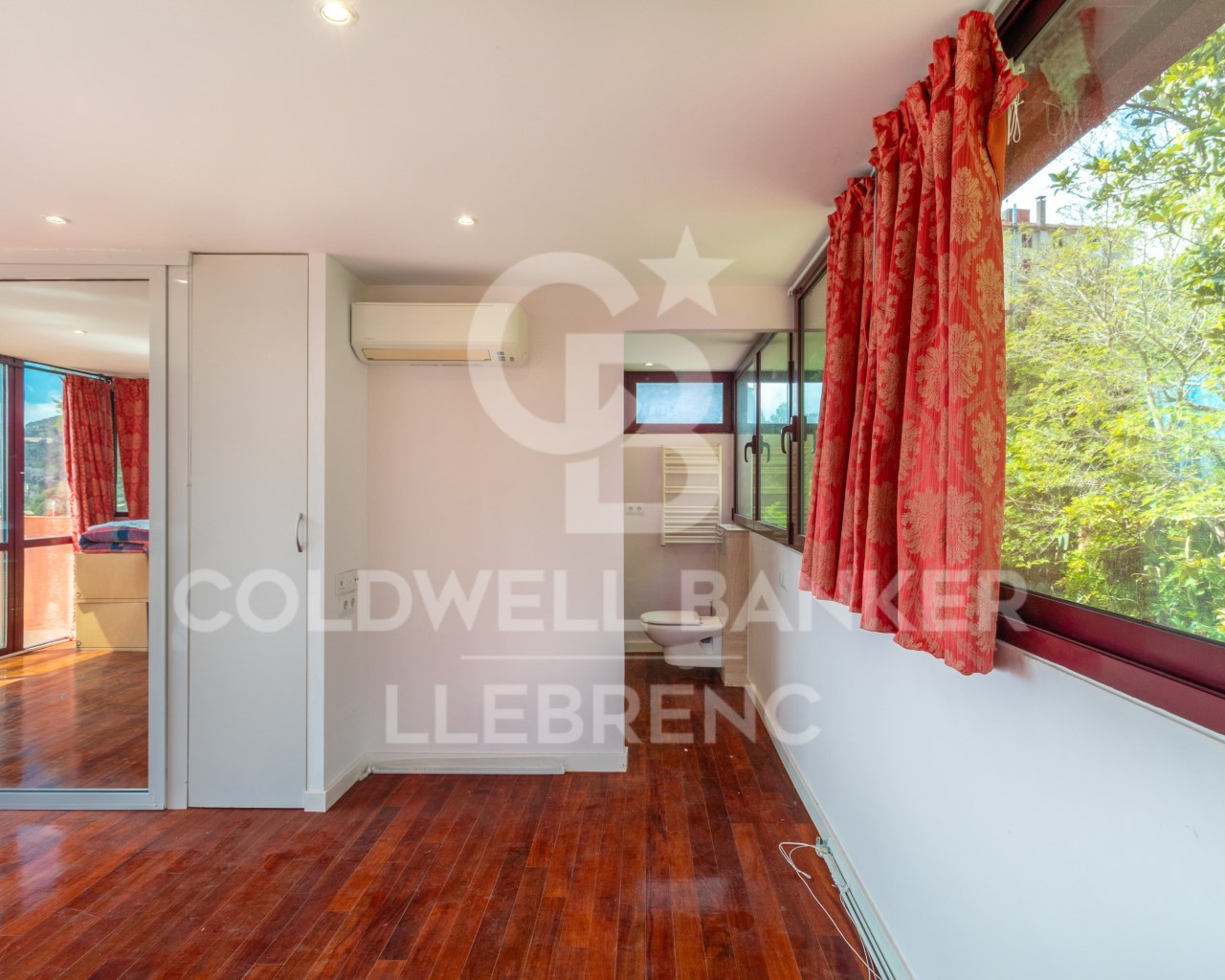 Barcelona, Catalonia, ES, 4 Bedrooms Bedrooms, ,3 BathroomsBathrooms,Residential,For Sale,1827300