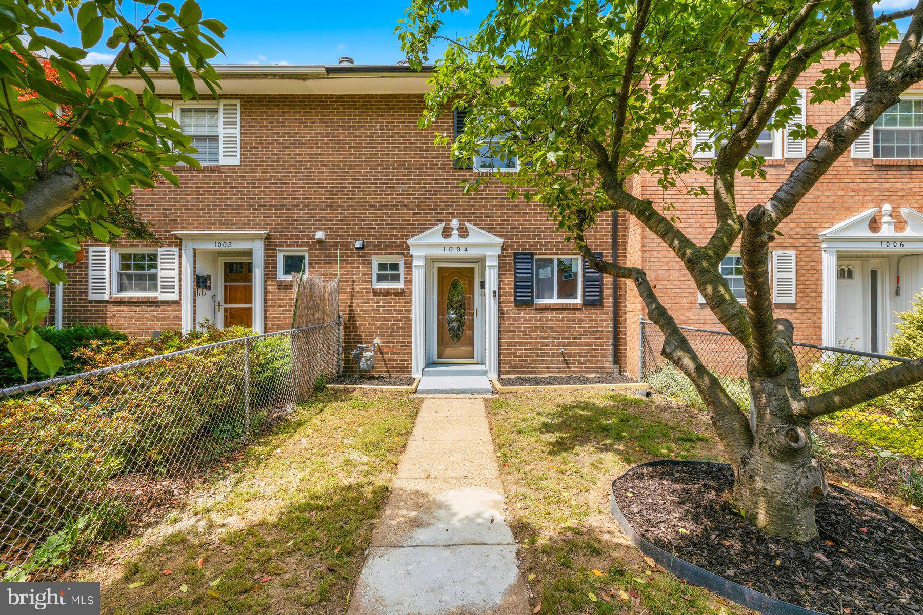 Alexandria, Virginia, 22314, United States, 2 Bedrooms Bedrooms, ,3 BathroomsBathrooms,Residential,For Sale,2049210