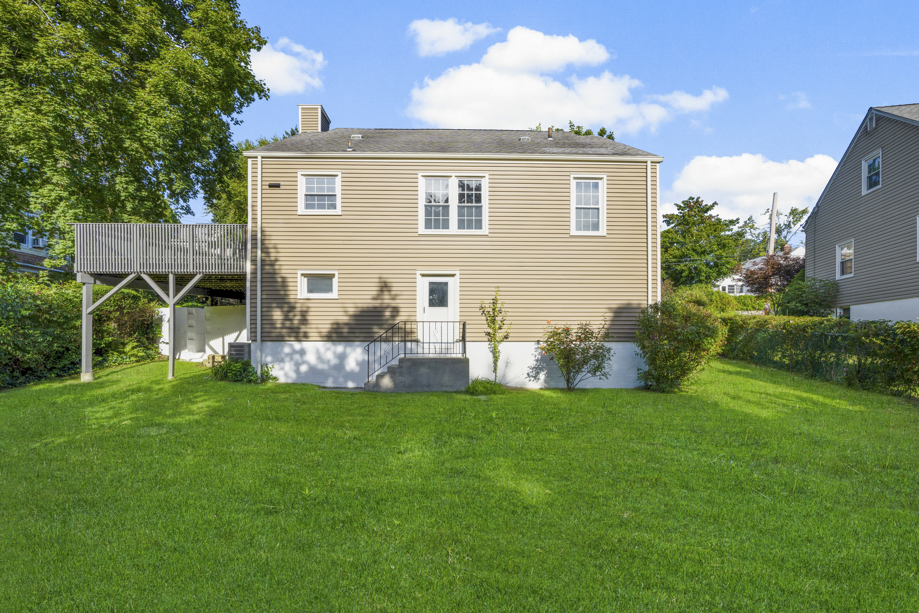  Charming Rye Neck Colonial - 物件實景
