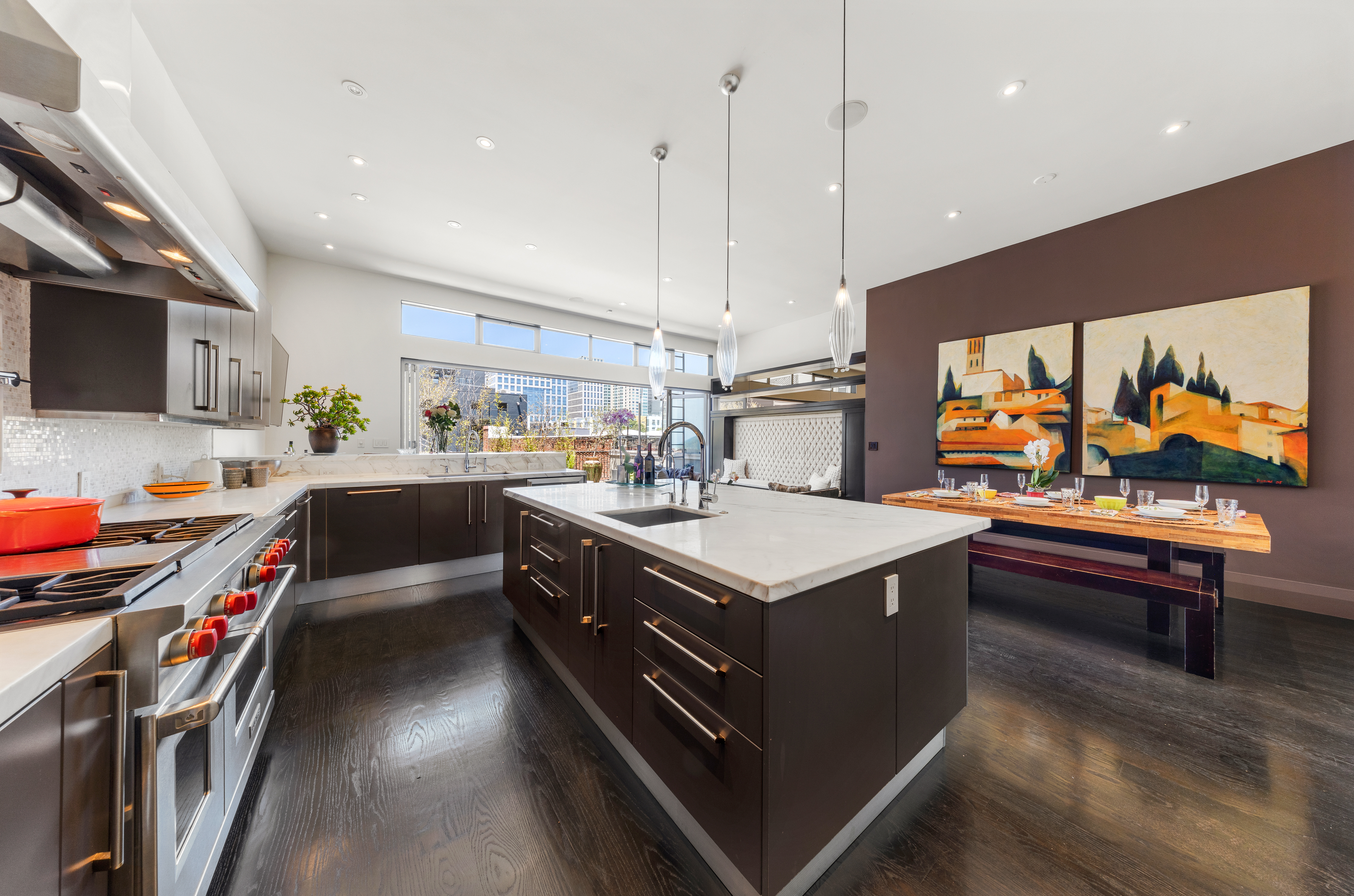  Spectacular Renovated SOMA Home with Rare Museum-Like 7-Car Garage - 物件實景