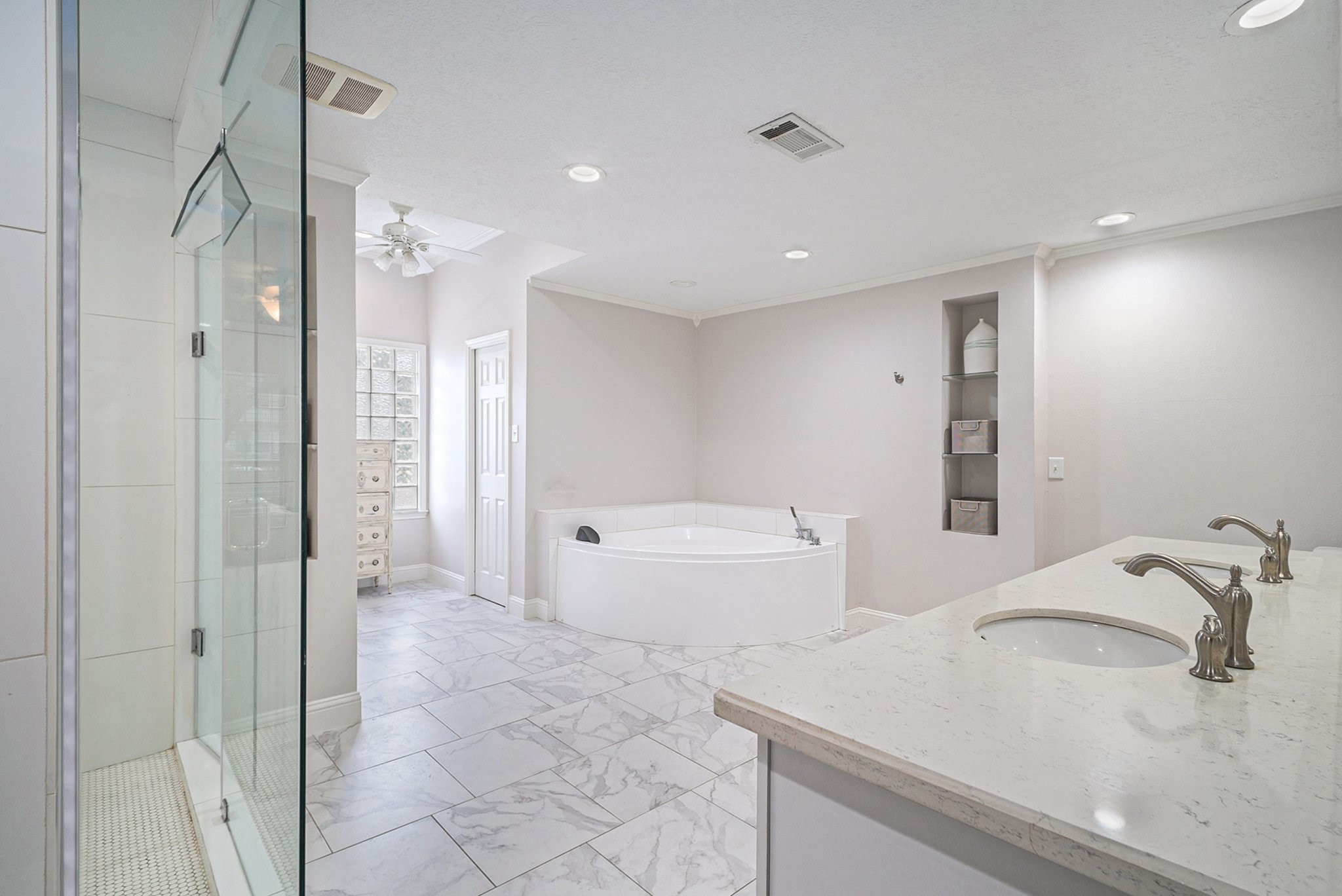 Houston, Texas, 77079, United States, 5 Bedrooms Bedrooms, ,3 BathroomsBathrooms,Residential,For Sale,1968834