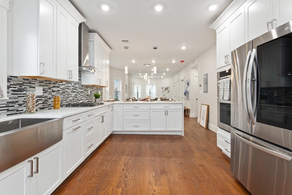 Somerville, Massachusetts, 02144, United States, 2 Bedrooms Bedrooms, ,2 BathroomsBathrooms,Residential,For Sale,1921483