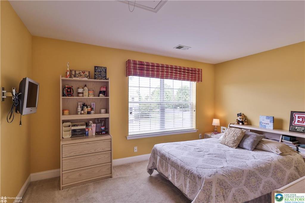 Easton, Pennsylvania, 18040, United States, 4 Bedrooms Bedrooms, ,3 BathroomsBathrooms,Residential,For Sale,1984149