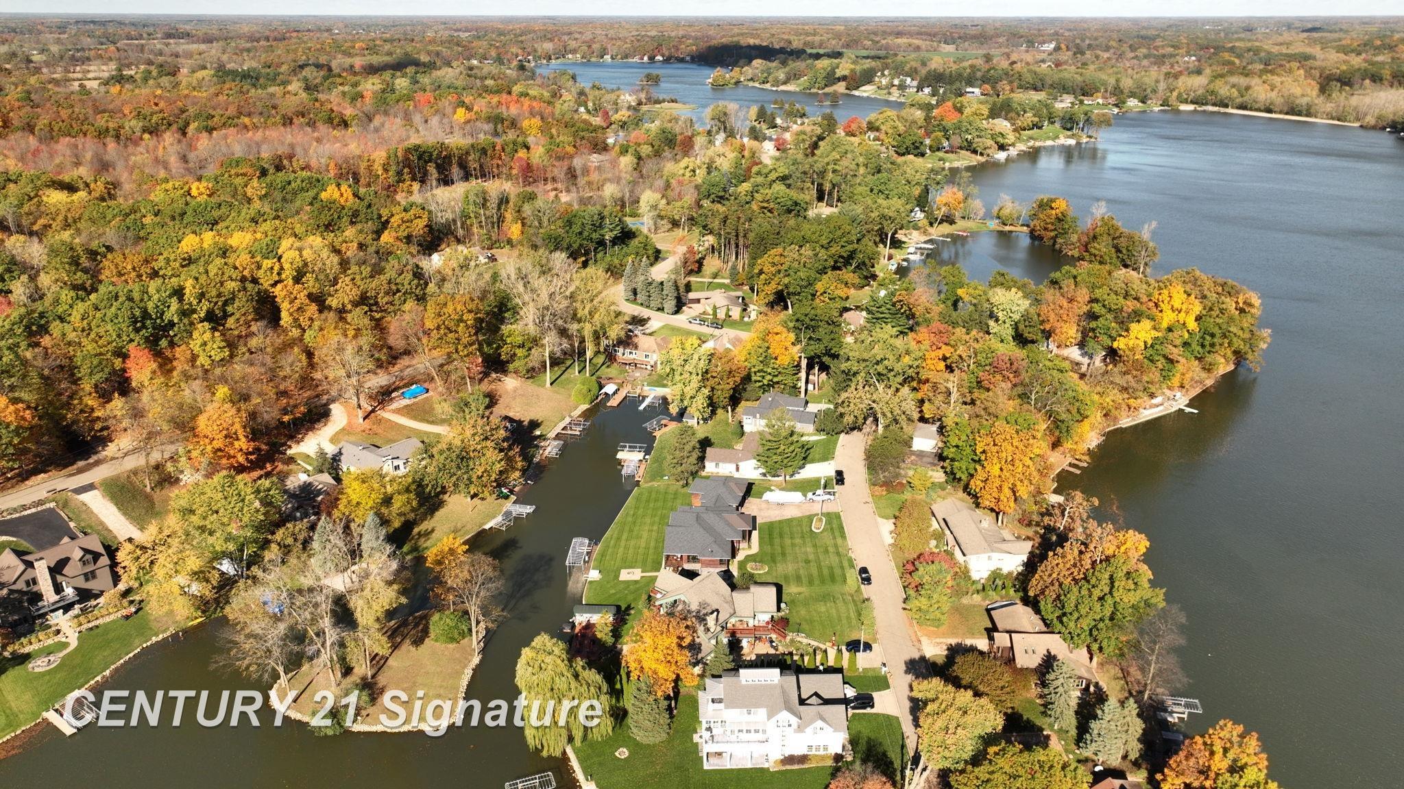 Fenton, Michigan, 48430, United States, 6 Bedrooms Bedrooms, ,4 BathroomsBathrooms,Residential,For Sale,1976063