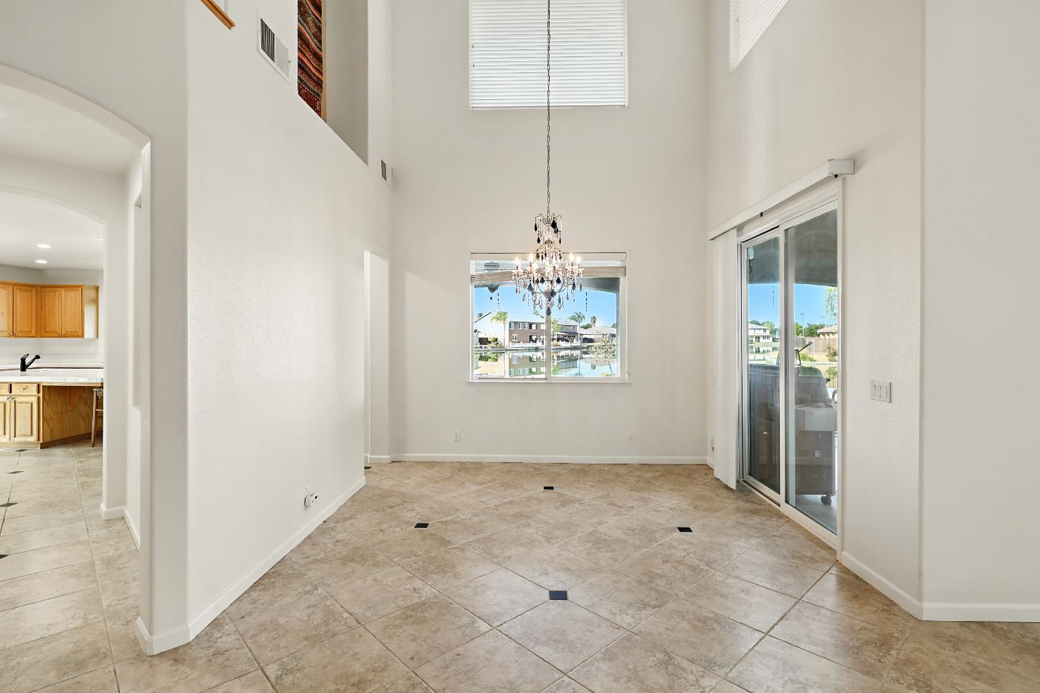 Chowchilla, California, 93610, United States, 5 Bedrooms Bedrooms, ,4 BathroomsBathrooms,Residential,For Sale,2009956