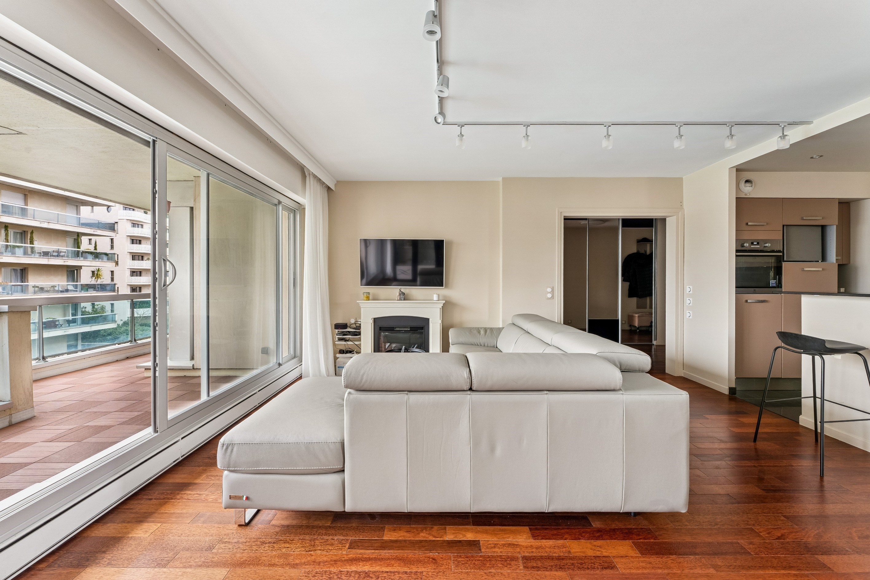  Elegant Apartment with Terrace – Neuilly-sur-Seine - 物件實景