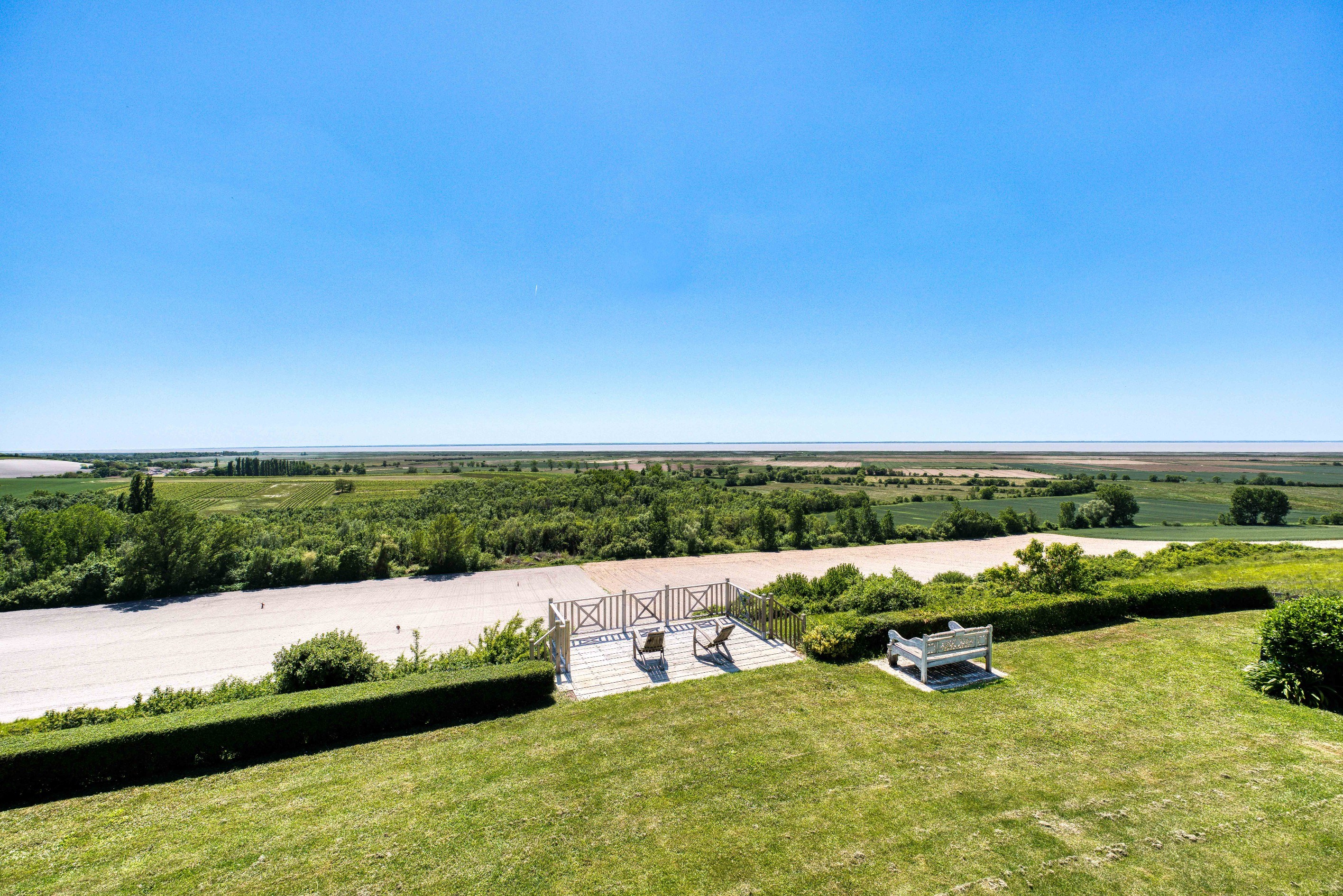  FLOIRAC – EXCEPTIONAL CONTEMPORARY VILLA WITH PANORAMIC ESTUARY VIEWS - 物件實景