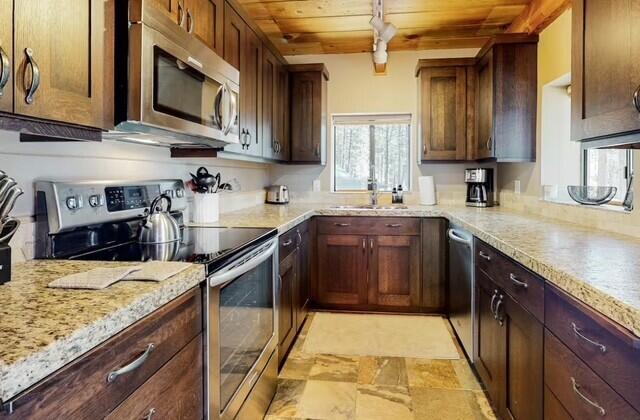 Bend, Oregon, 97707, United States, 2 Bedrooms Bedrooms, ,1 BathroomBathrooms,Residential,For Sale,1976090