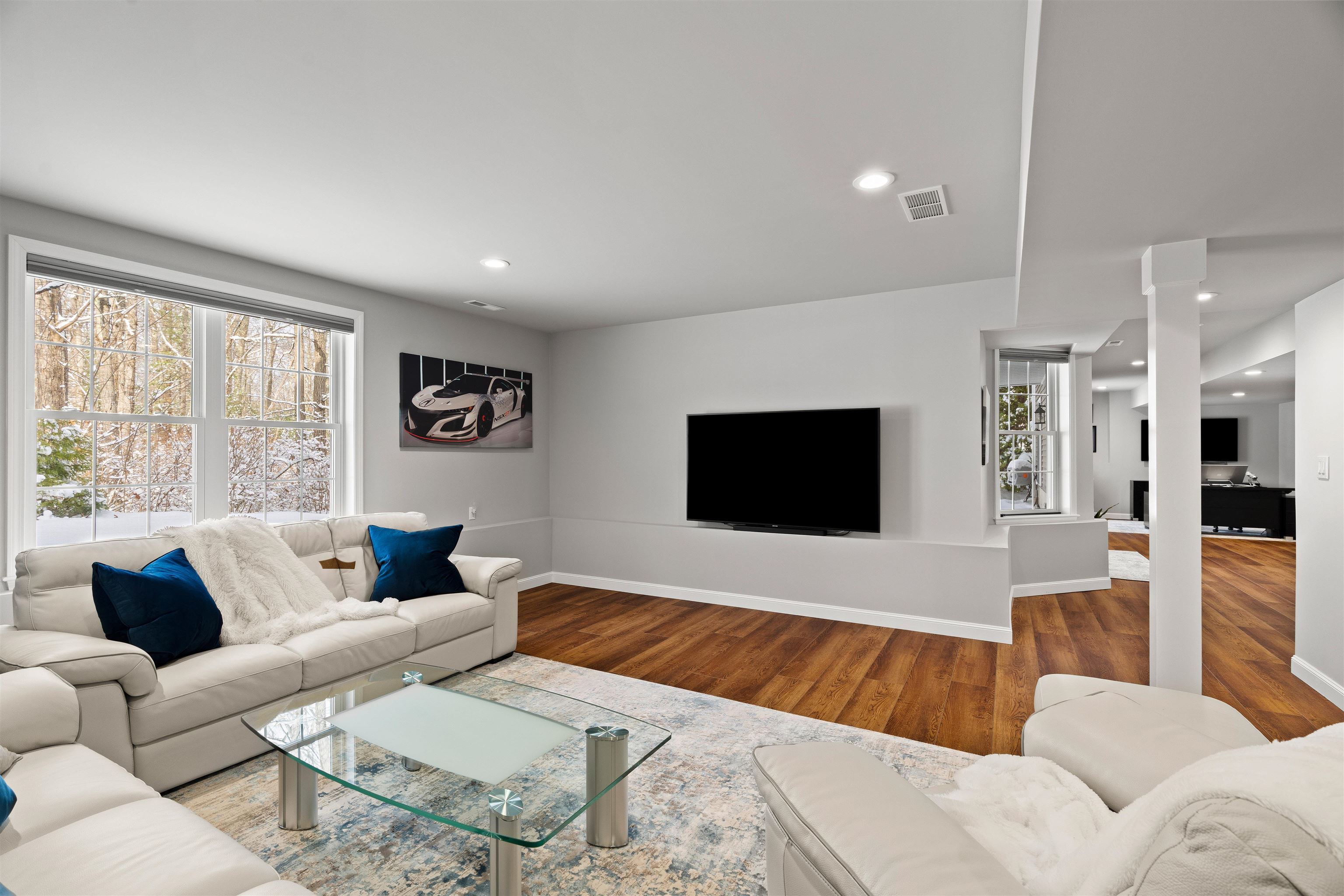 Manchester, New Hampshire, 03102, United States, 3 Bedrooms Bedrooms, ,3 BathroomsBathrooms,Residential,For Sale,2003193