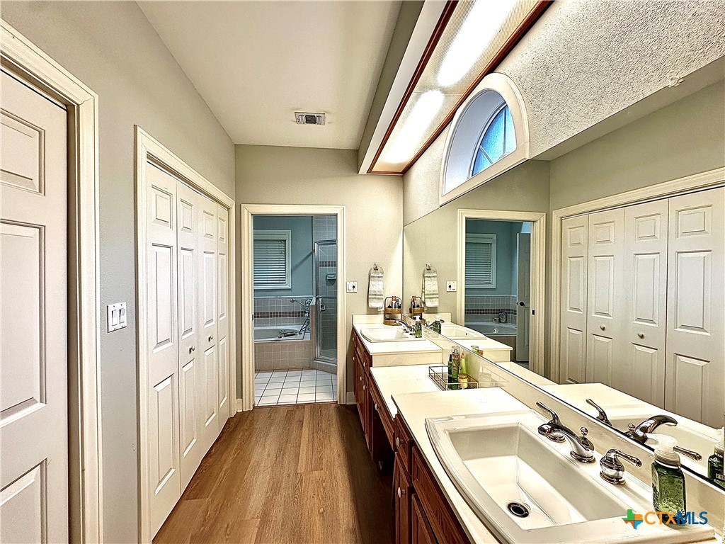 Victoria, Texas, 77904, United States, 4 Bedrooms Bedrooms, ,4 BathroomsBathrooms,Residential,For Sale,1989568