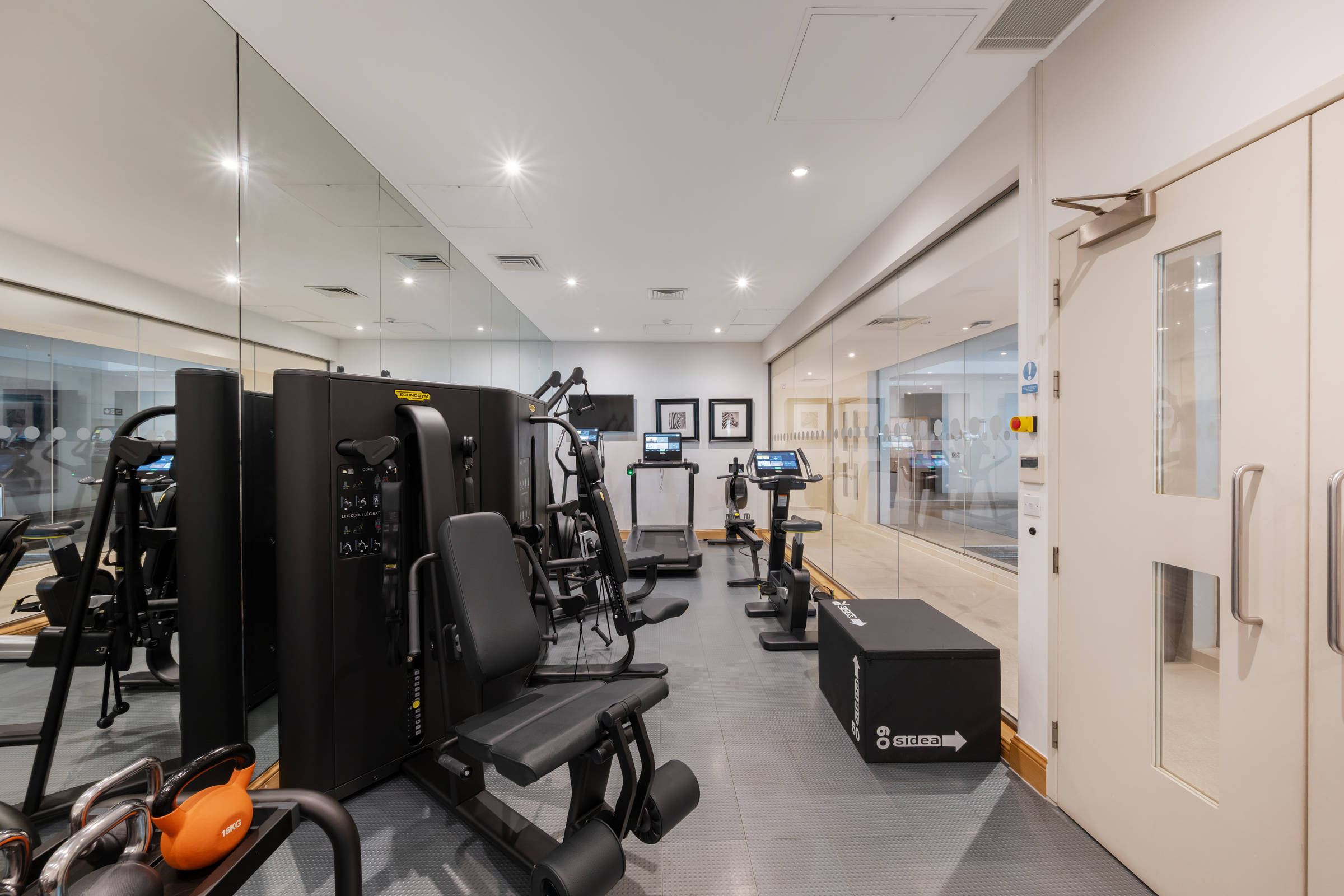  Expansive lateral apartment with private patio on The Bishops Avenue - 物件實景
