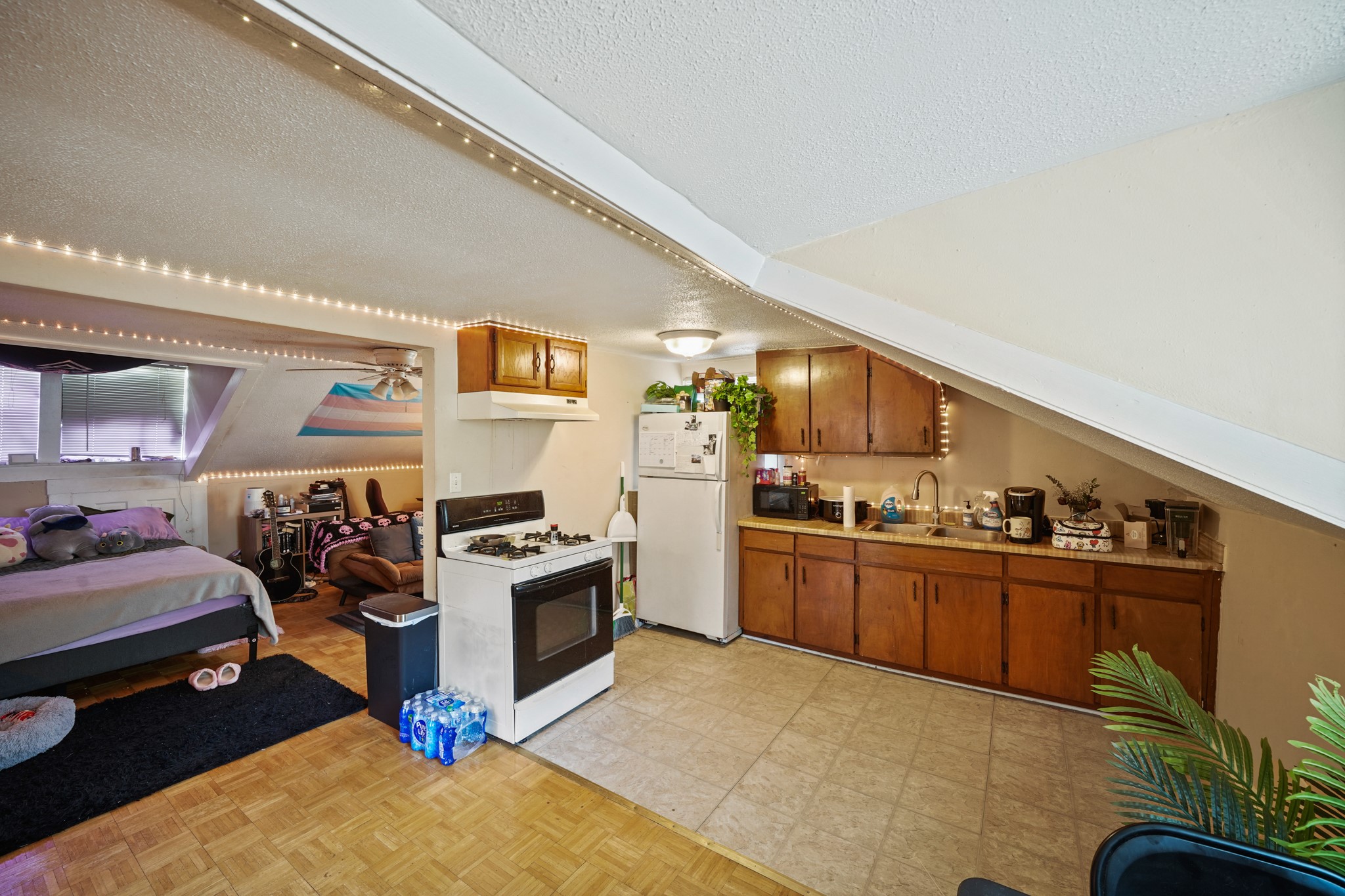 Houston, Texas, 77008, United States, 2 Bedrooms Bedrooms, ,1 BathroomBathrooms,Residential,For Sale,1868340