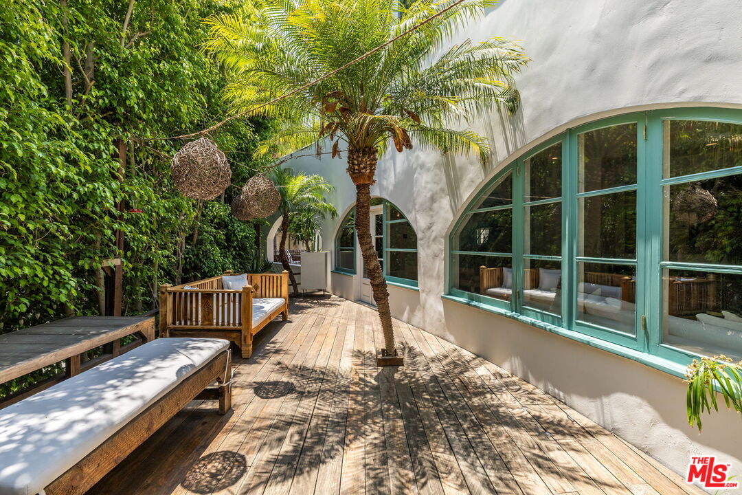 Los Angeles, California, 90069, United States, 4 Bedrooms Bedrooms, ,4 BathroomsBathrooms,Residential,For Sale,1911596