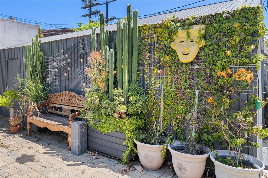 Los Angeles, California, 90034, United States, 3 Bedrooms Bedrooms, ,2 BathroomsBathrooms,Residential,For Sale,1866945