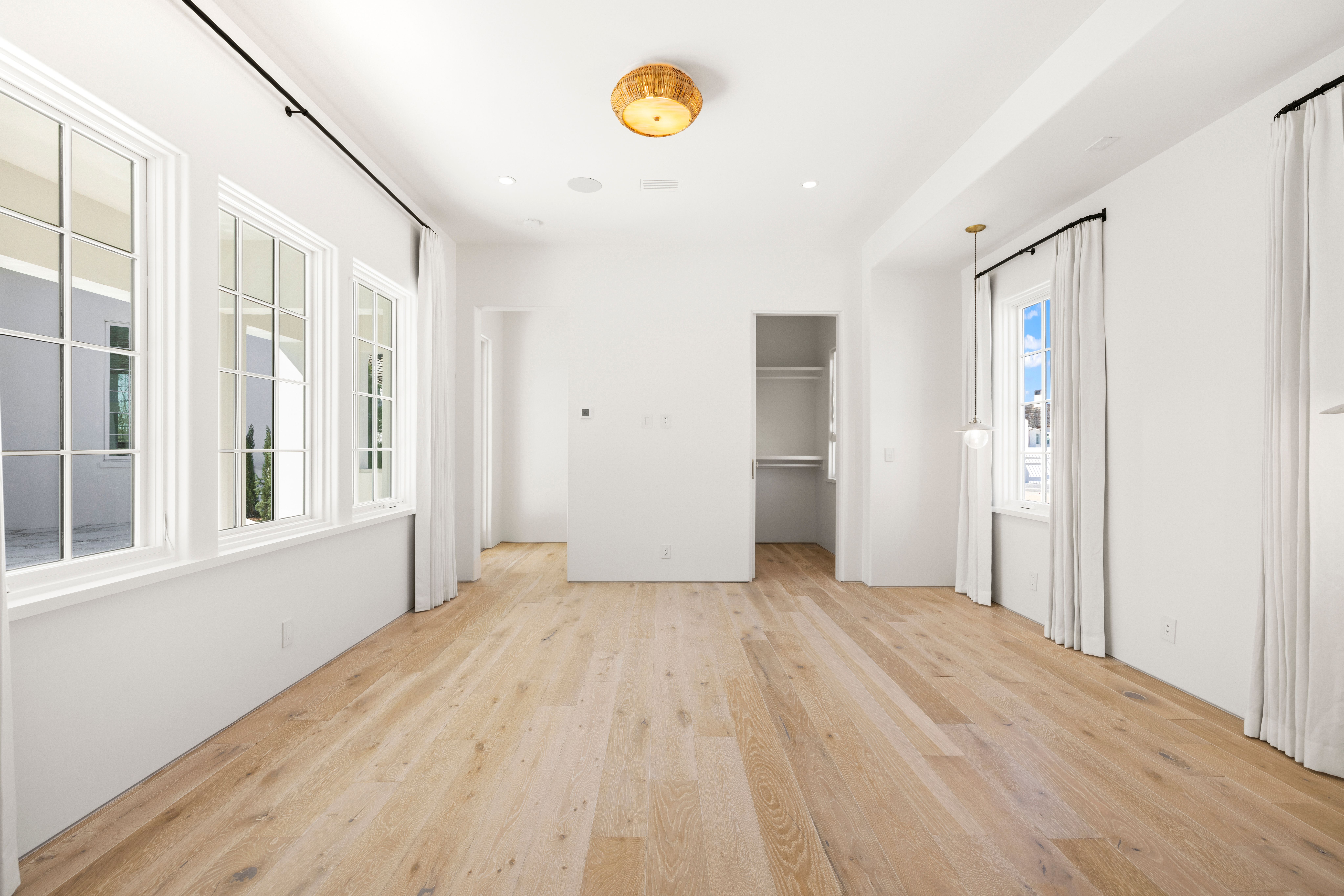  Architectural Gem With Pool And Carriage House - 物件實景