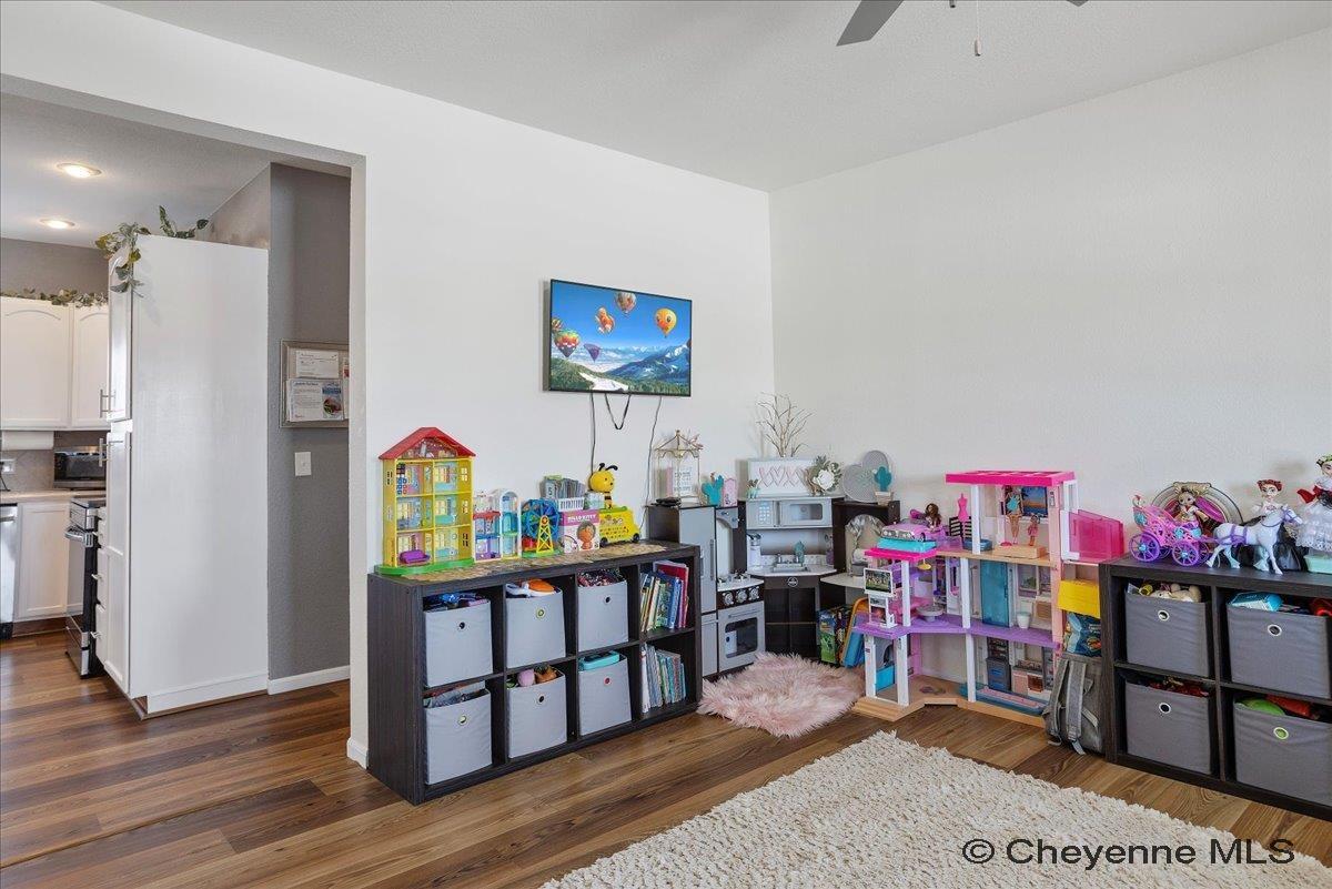 Cheyenne, Wyoming, 82009, United States, 4 Bedrooms Bedrooms, ,3 BathroomsBathrooms,Residential,For Sale,1787891