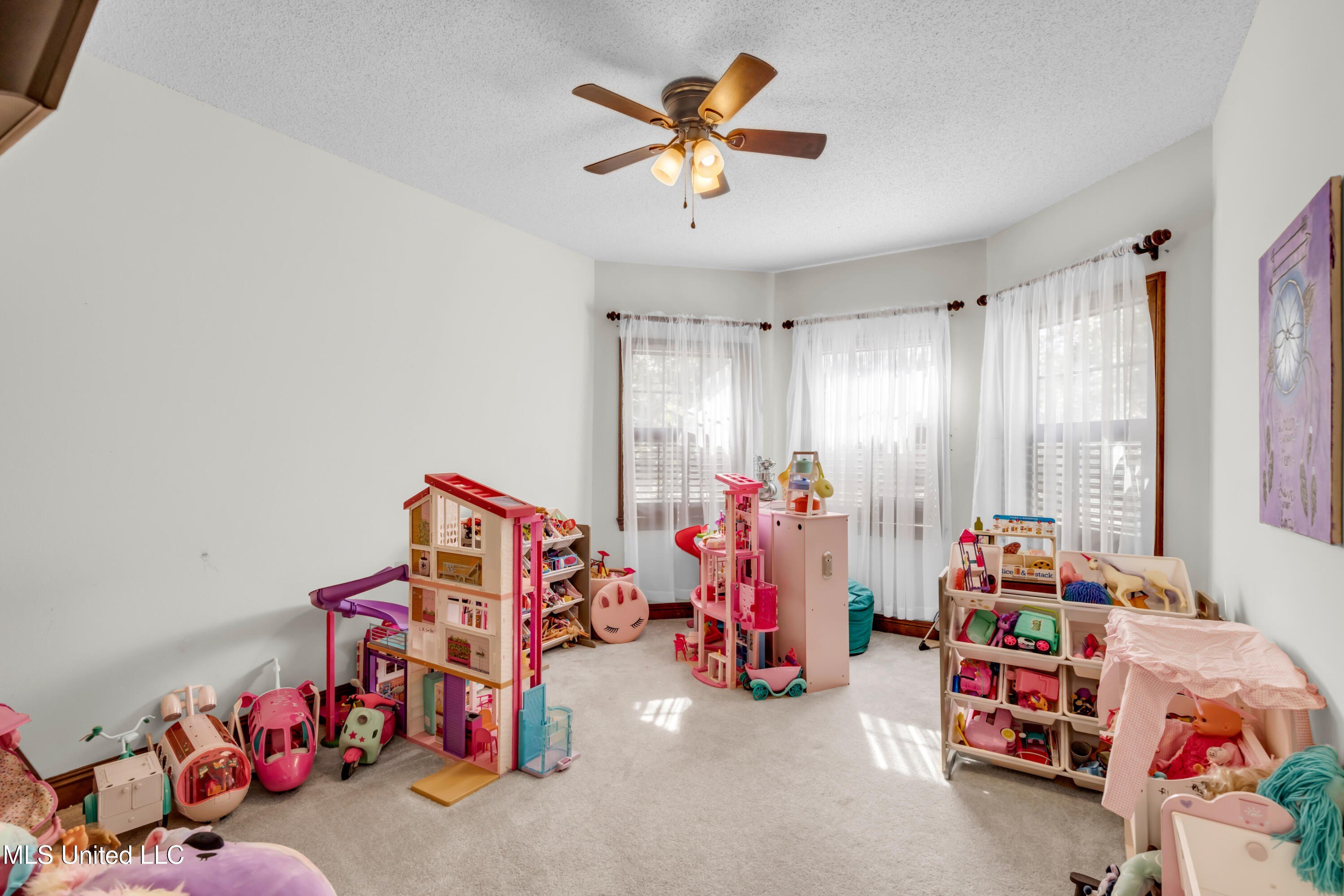 Gautier, Mississippi, 39553, United States, 4 Bedrooms Bedrooms, ,4 BathroomsBathrooms,Residential,For Sale,1989936