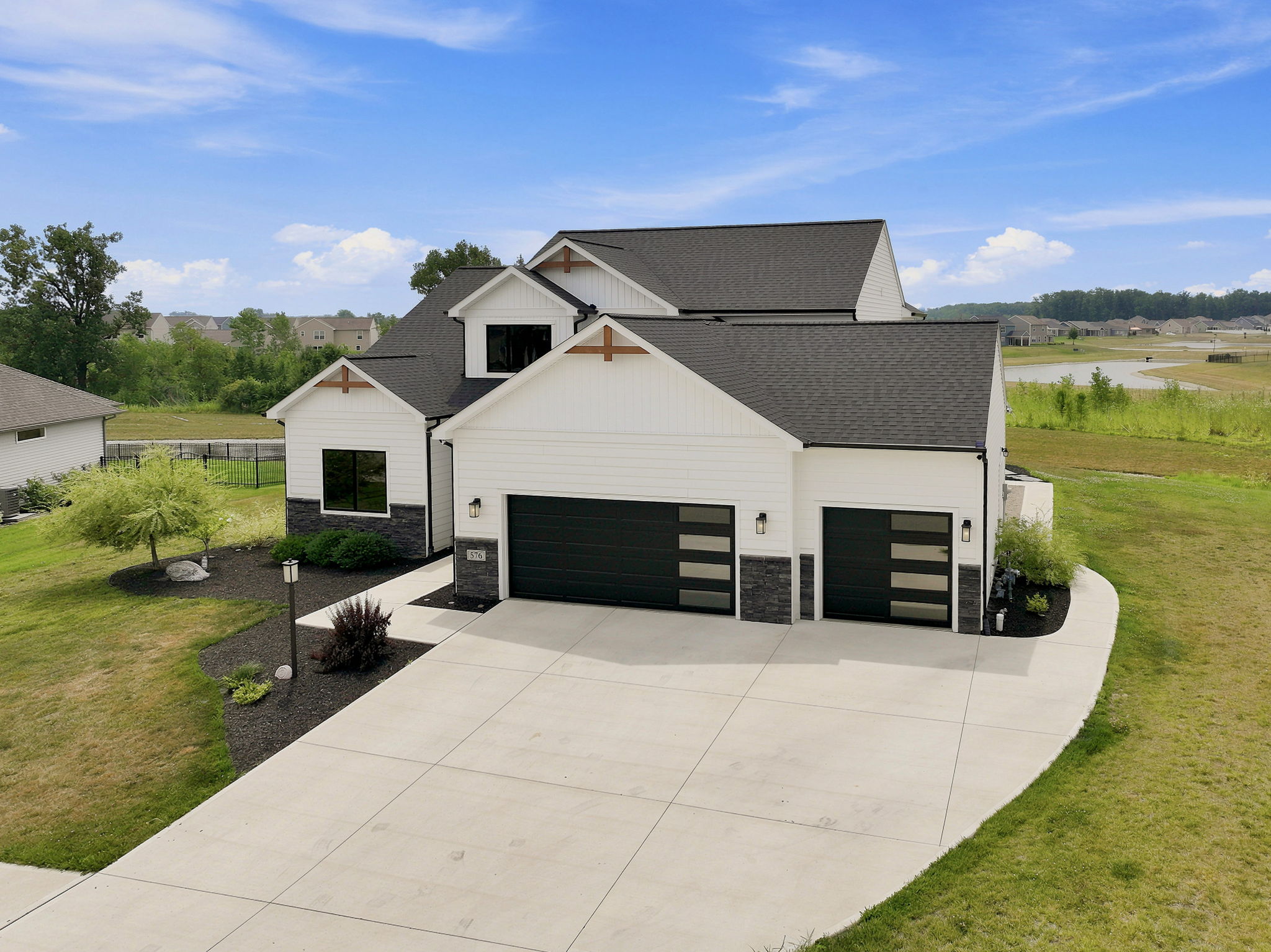  Exception Custom Residence with Uninterrupted Pond Views - 物件實景