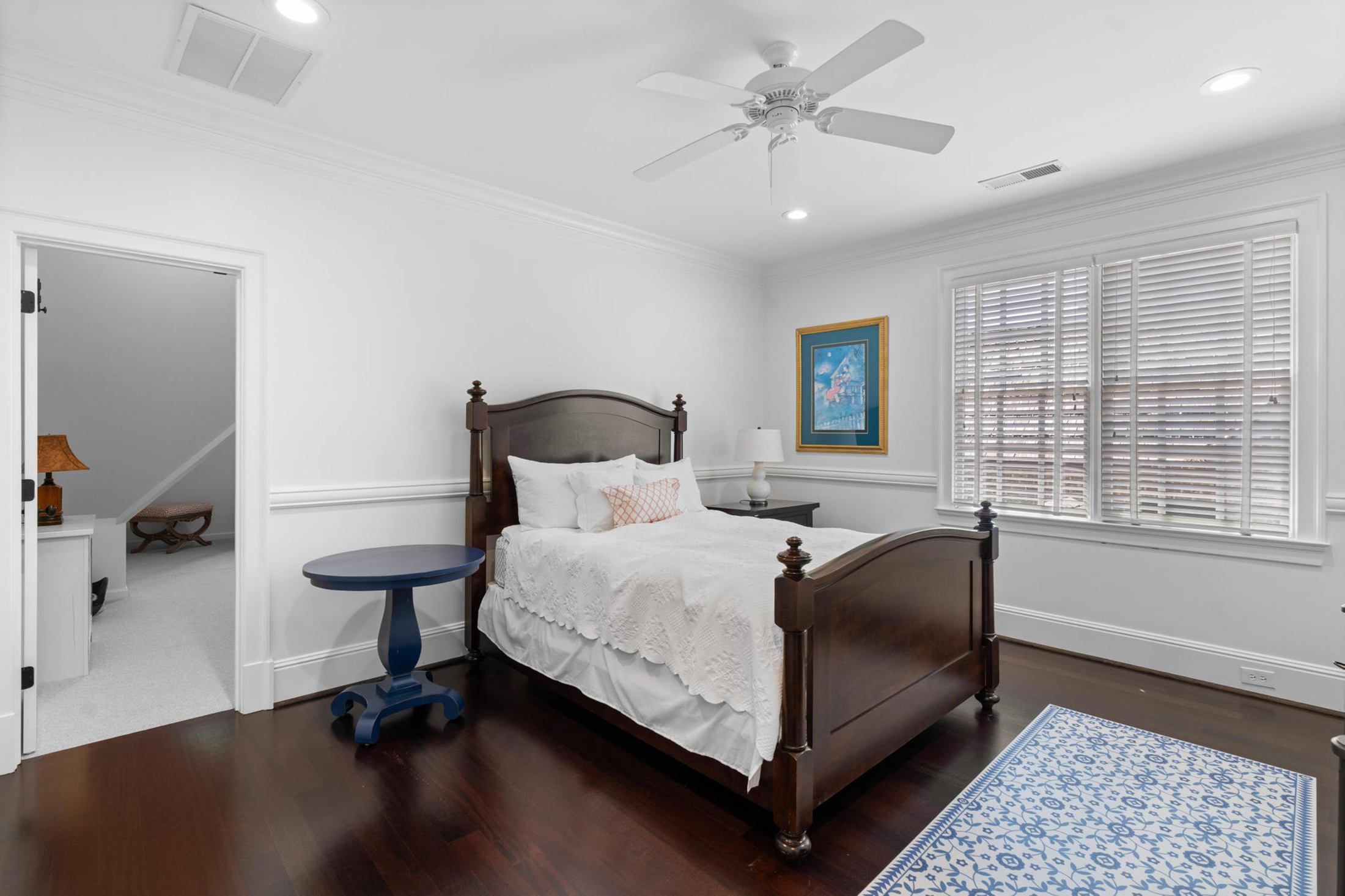  Sophisticated Newer Custom-built Home in Desirable Garden Hills - 物件實景