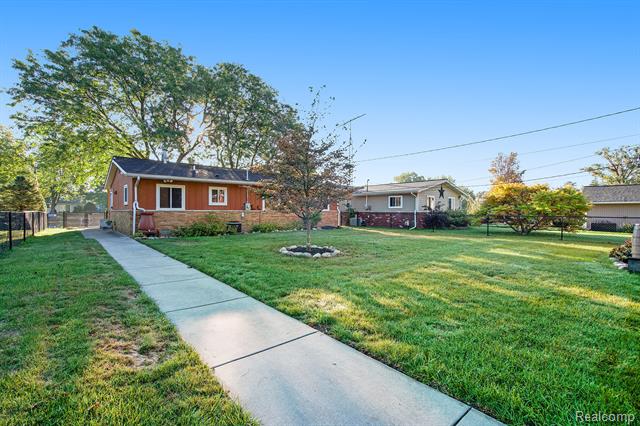 Putnam Twp, Michigan, 48169, United States, 3 Bedrooms Bedrooms, ,2 BathroomsBathrooms,Residential,For Sale,1981909