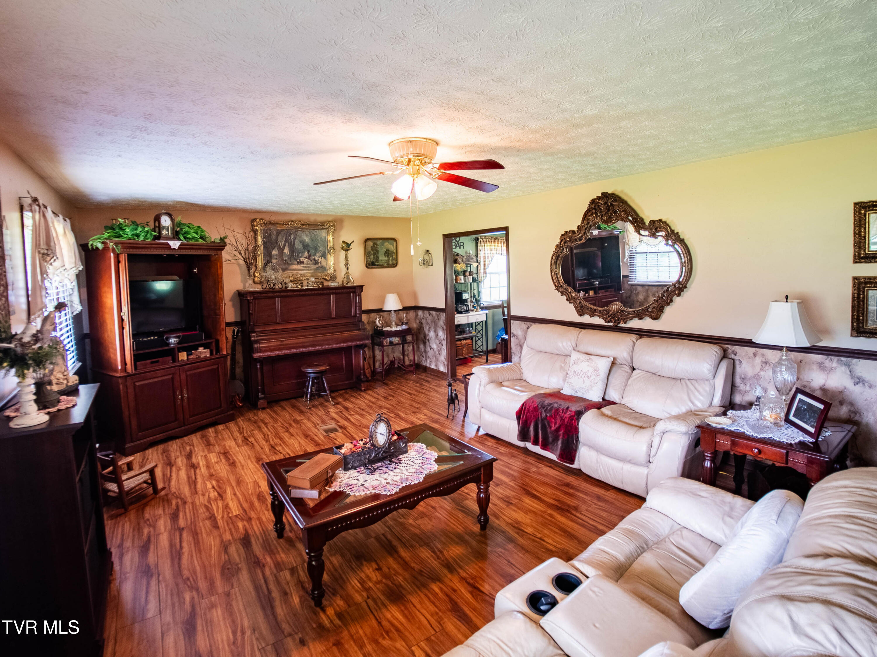 Surgoinsville, Tennessee, 37873, United States, 3 Bedrooms Bedrooms, ,3 BathroomsBathrooms,Residential,For Sale,1937059