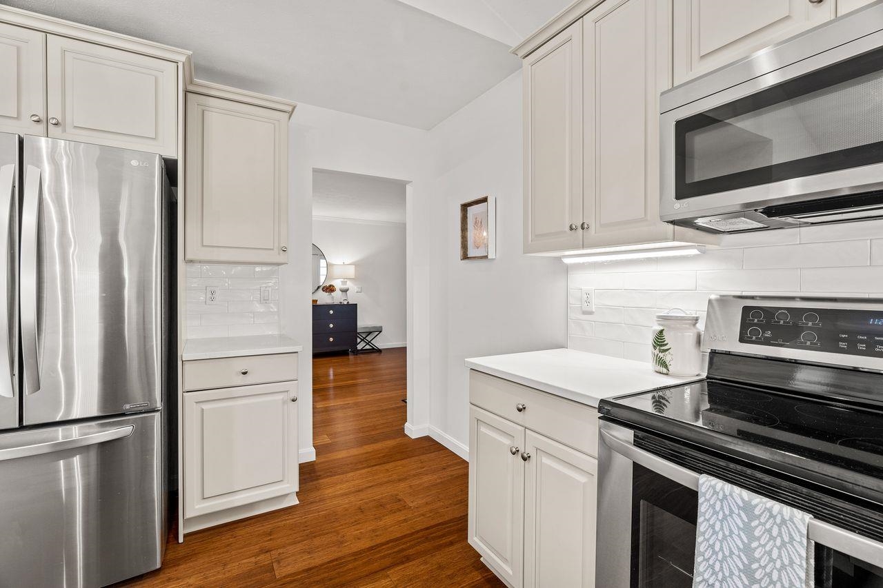 Bedford, New Hampshire, 03110, United States, 3 Bedrooms Bedrooms, ,3 BathroomsBathrooms,Residential,For Sale,1989387