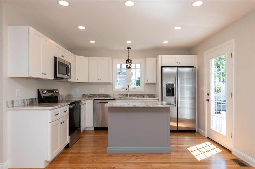 Lynn, Massachusetts, 01905, United States, 3 Bedrooms Bedrooms, ,2 BathroomsBathrooms,Residential,For Sale,1909147