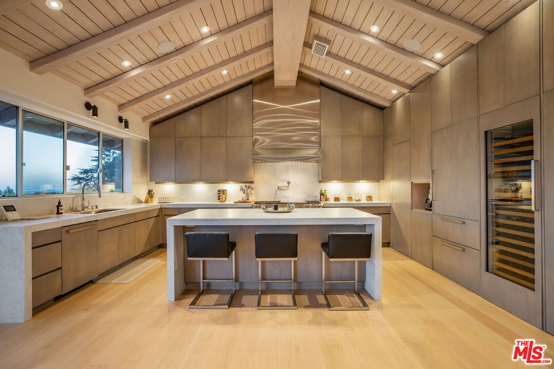 Los Angeles, California, 90049, United States, 5 Bedrooms Bedrooms, ,6 BathroomsBathrooms,Residential,For Sale,1950384