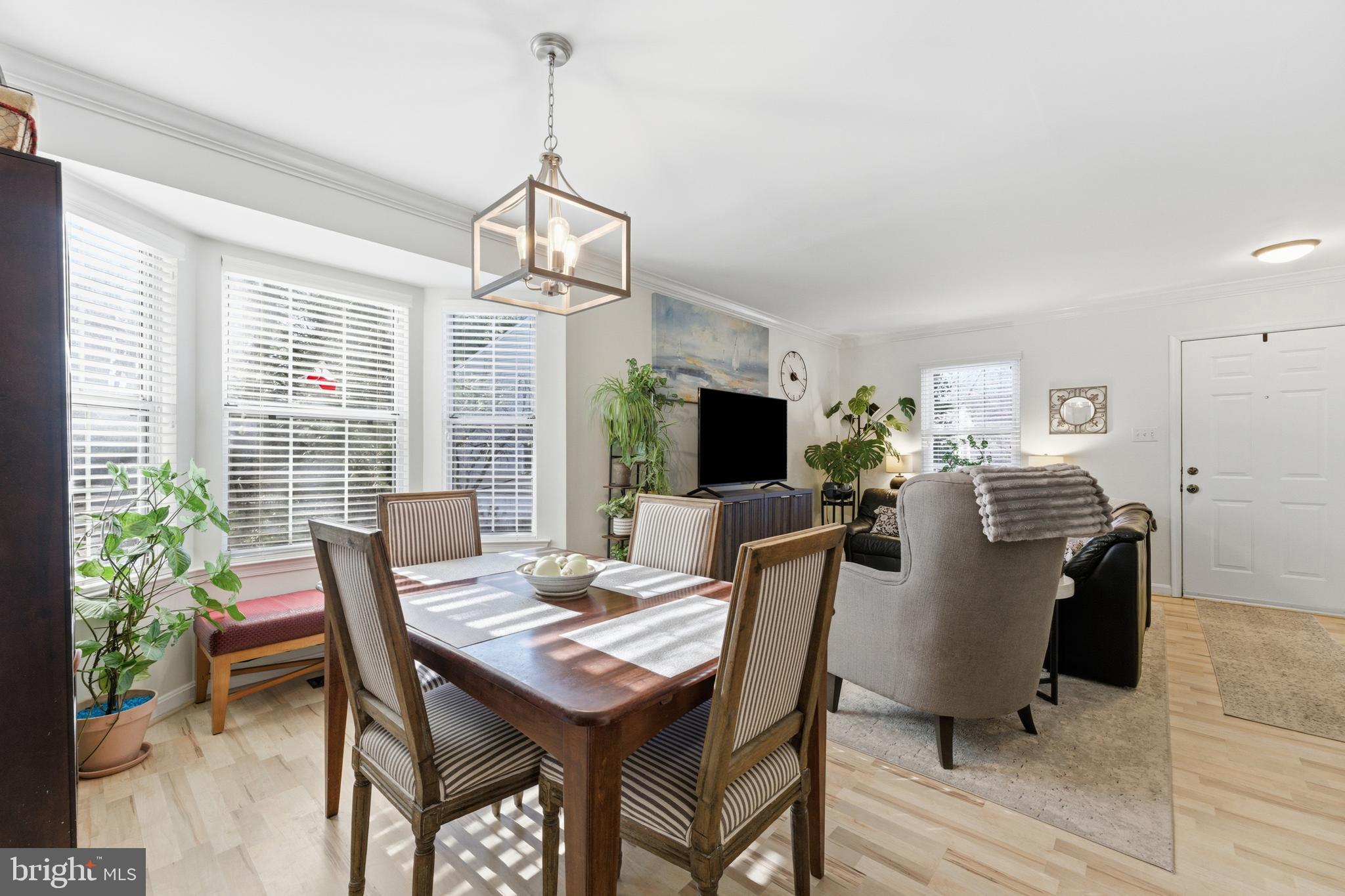 Clifton, Virginia, 20124, United States, 2 Bedrooms Bedrooms, ,3 BathroomsBathrooms,Residential,For Sale,2001572