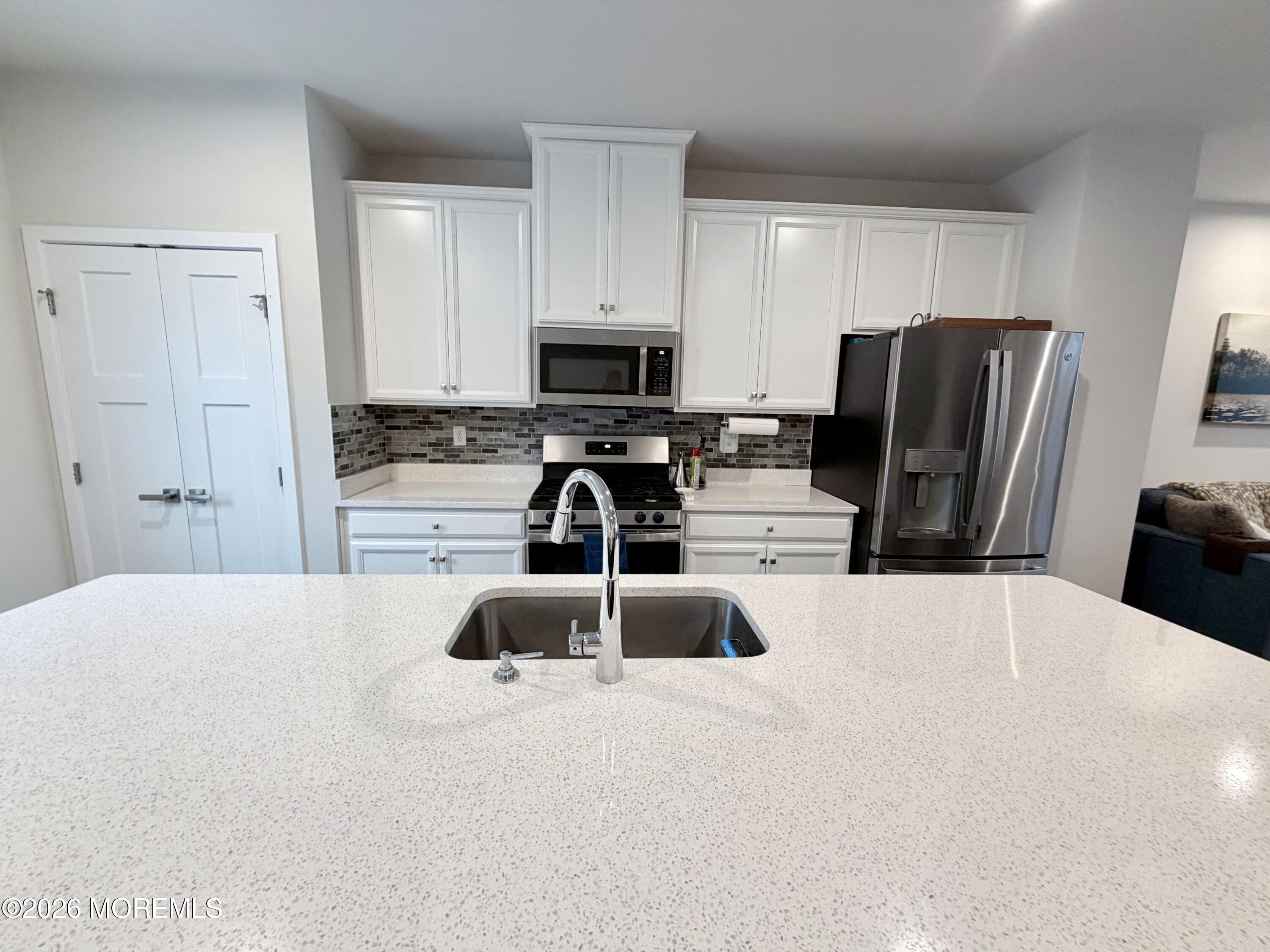 Parlin, New Jersey, 08859, United States, 3 Bedrooms Bedrooms, ,3 BathroomsBathrooms,Residential,For Sale,2010964