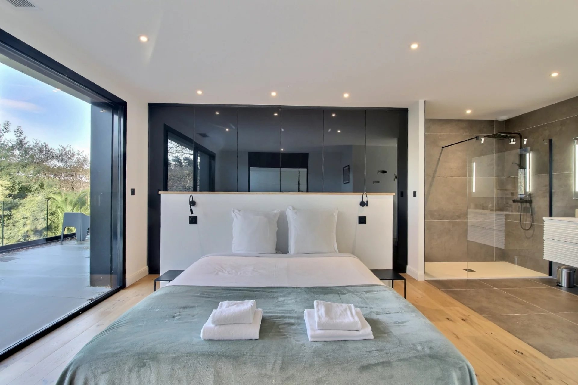 Arcachon, New Aquitaine, 33120, FR, 4 Bedrooms Bedrooms, ,Residential,For Sale,1995658