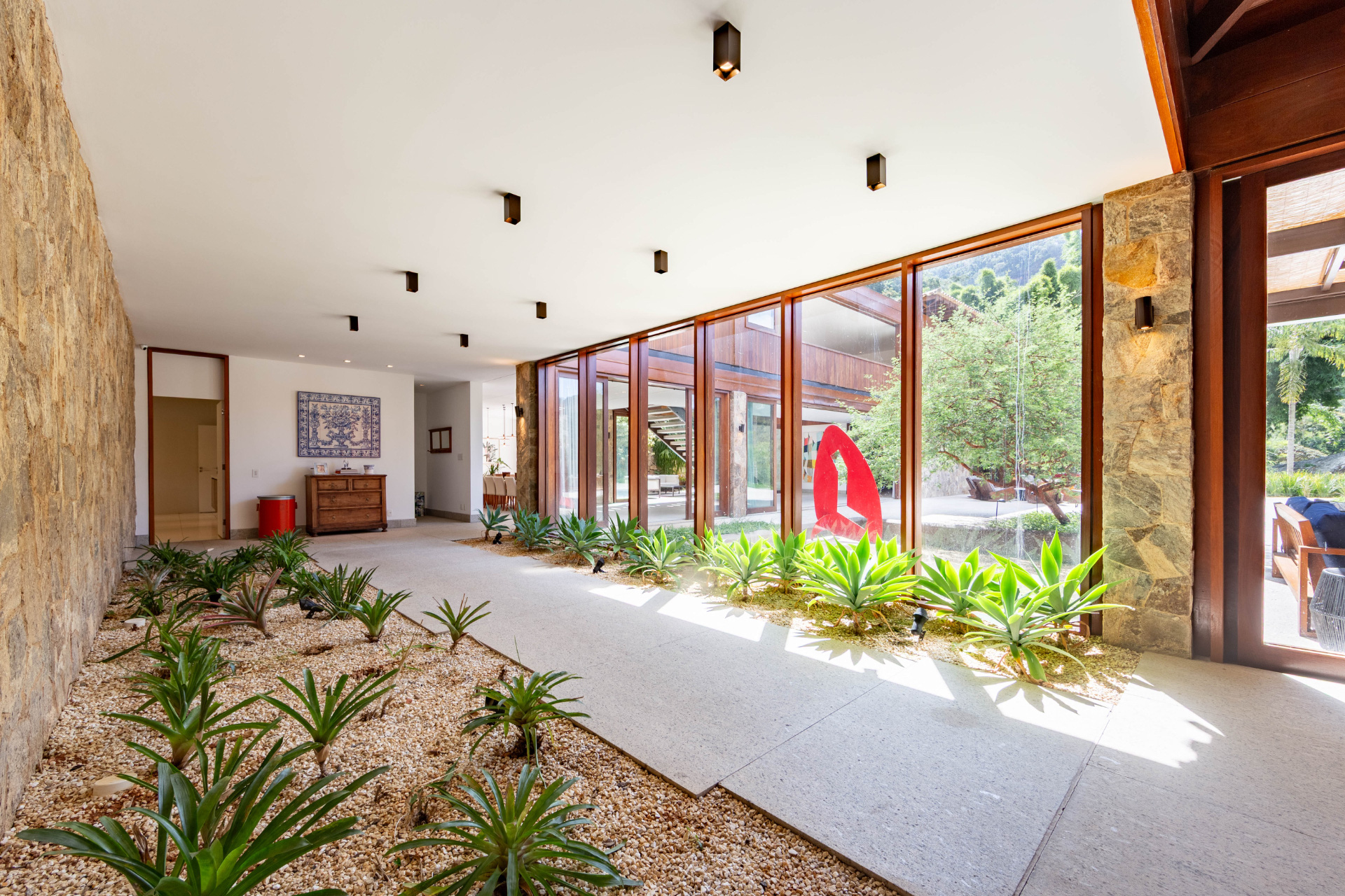  Signature residence integrated with nature in a private mountain setting - 物件實景