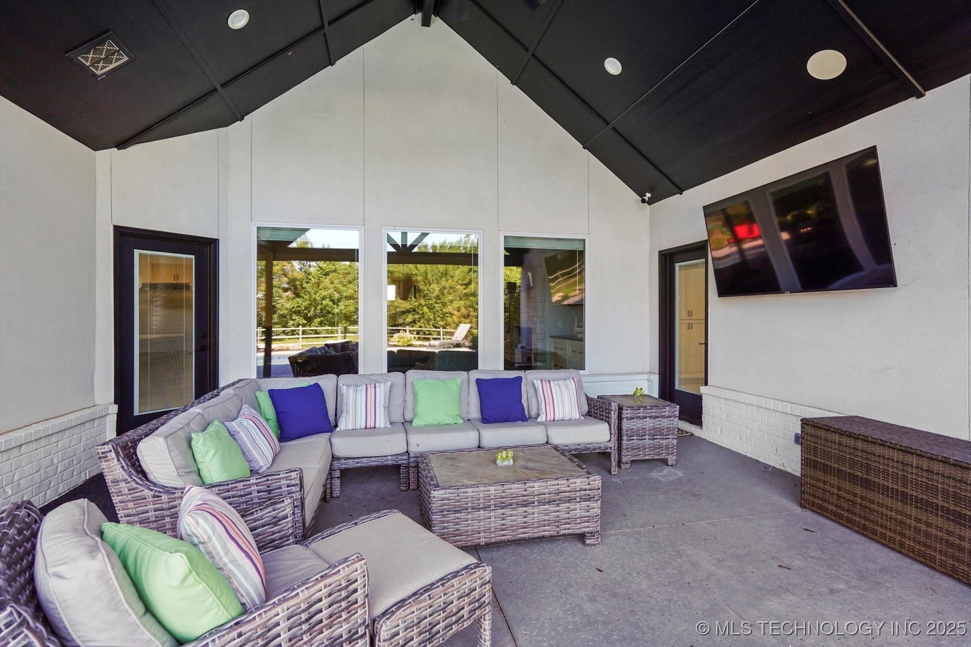 Owasso, Oklahoma, 74055, United States, 3 Bedrooms Bedrooms, ,4 BathroomsBathrooms,Residential,For Sale,1986225