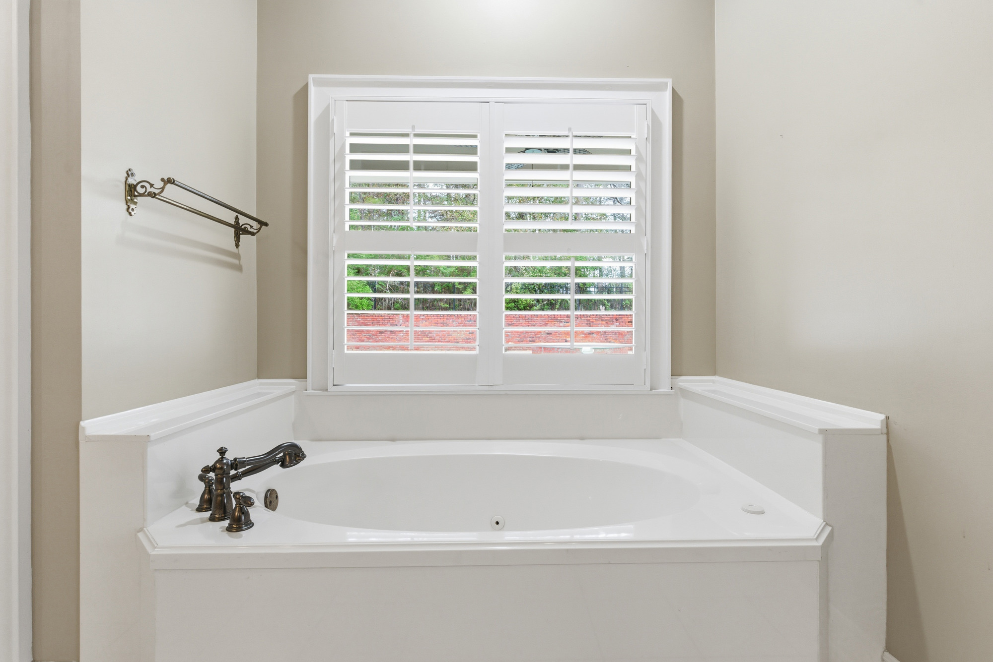 Hattiesburg, Mississippi, 39402, United States, 5 Bedrooms Bedrooms, ,7 BathroomsBathrooms,Residential,For Sale,2005414