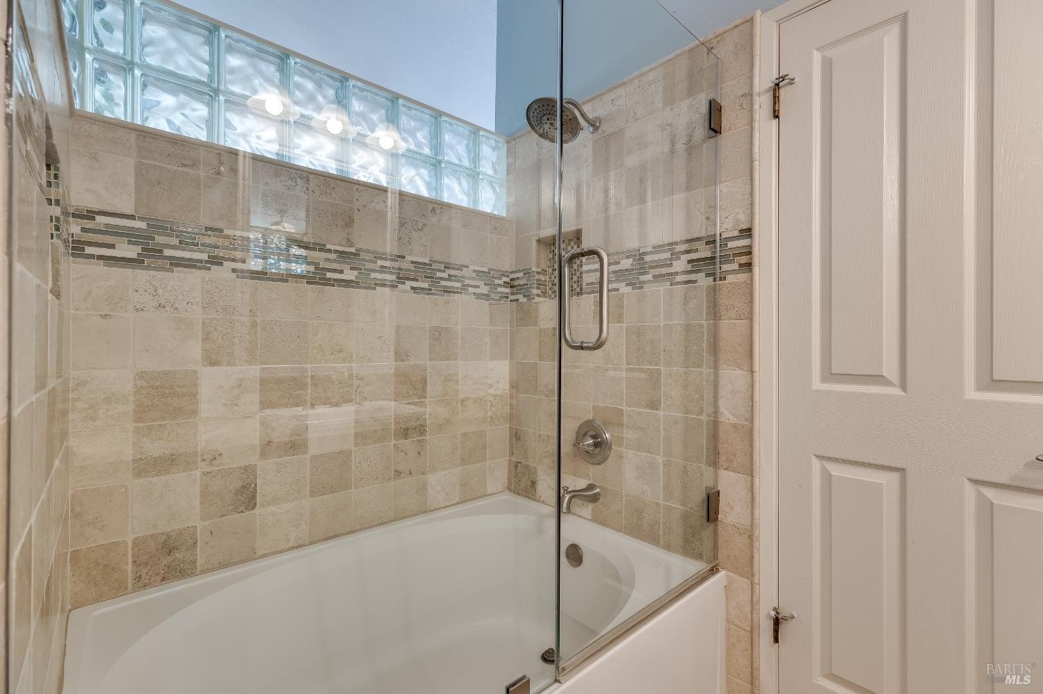 Vacaville, California, 95687, United States, 3 Bedrooms Bedrooms, ,2 BathroomsBathrooms,Residential,For Sale,1932568